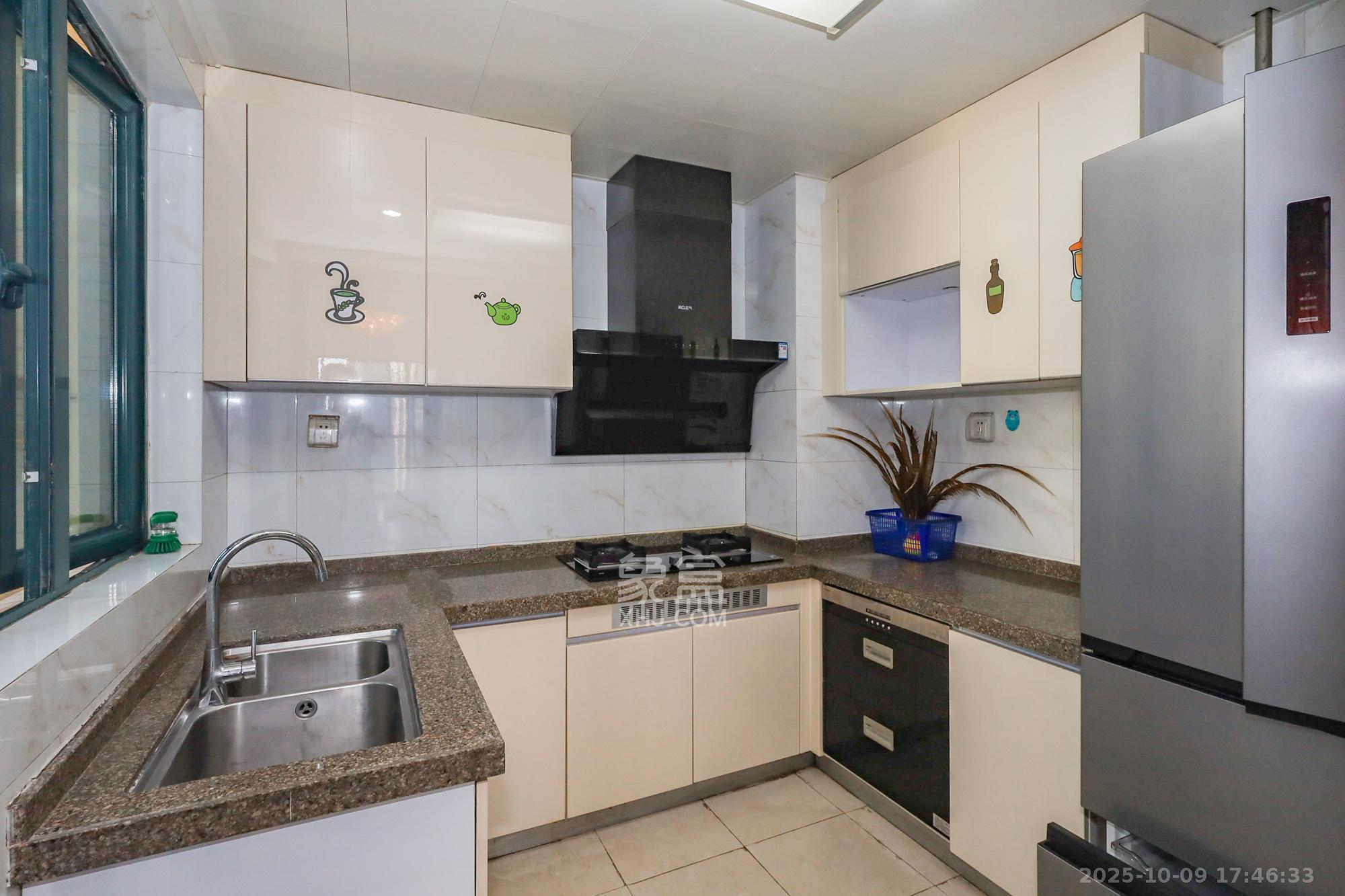 恒大御景湾  3室2厅1卫    135.0万厨房