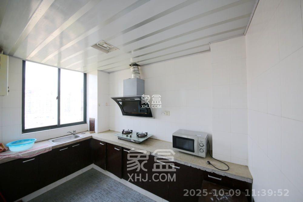 星城世家 4室2厅2卫 5000.0元/月 星城世家 4室2厅2卫 5000.0元/月室内图