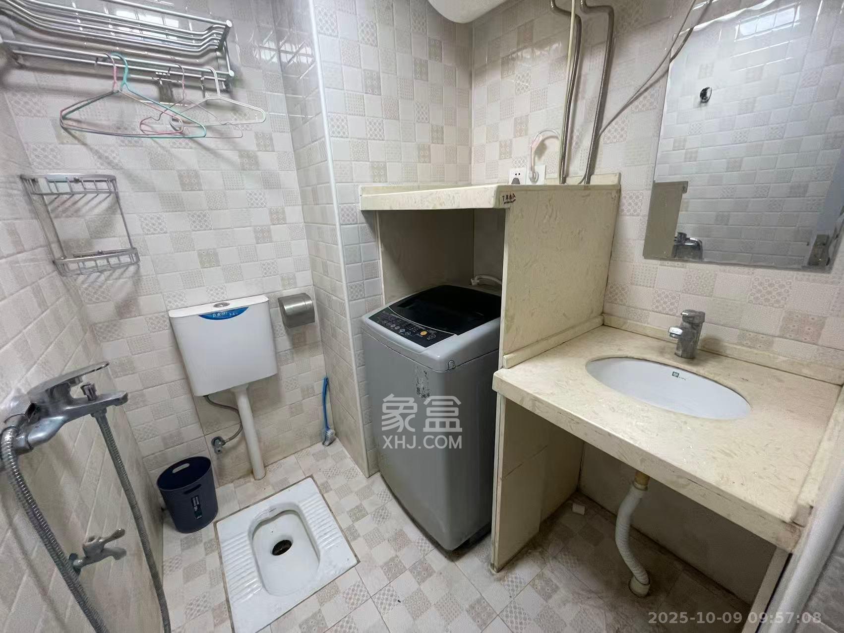 英郡年华 1室1厅1卫 1300.0元/月 英郡年华 1室1厅1卫 1300.0元/月室内图