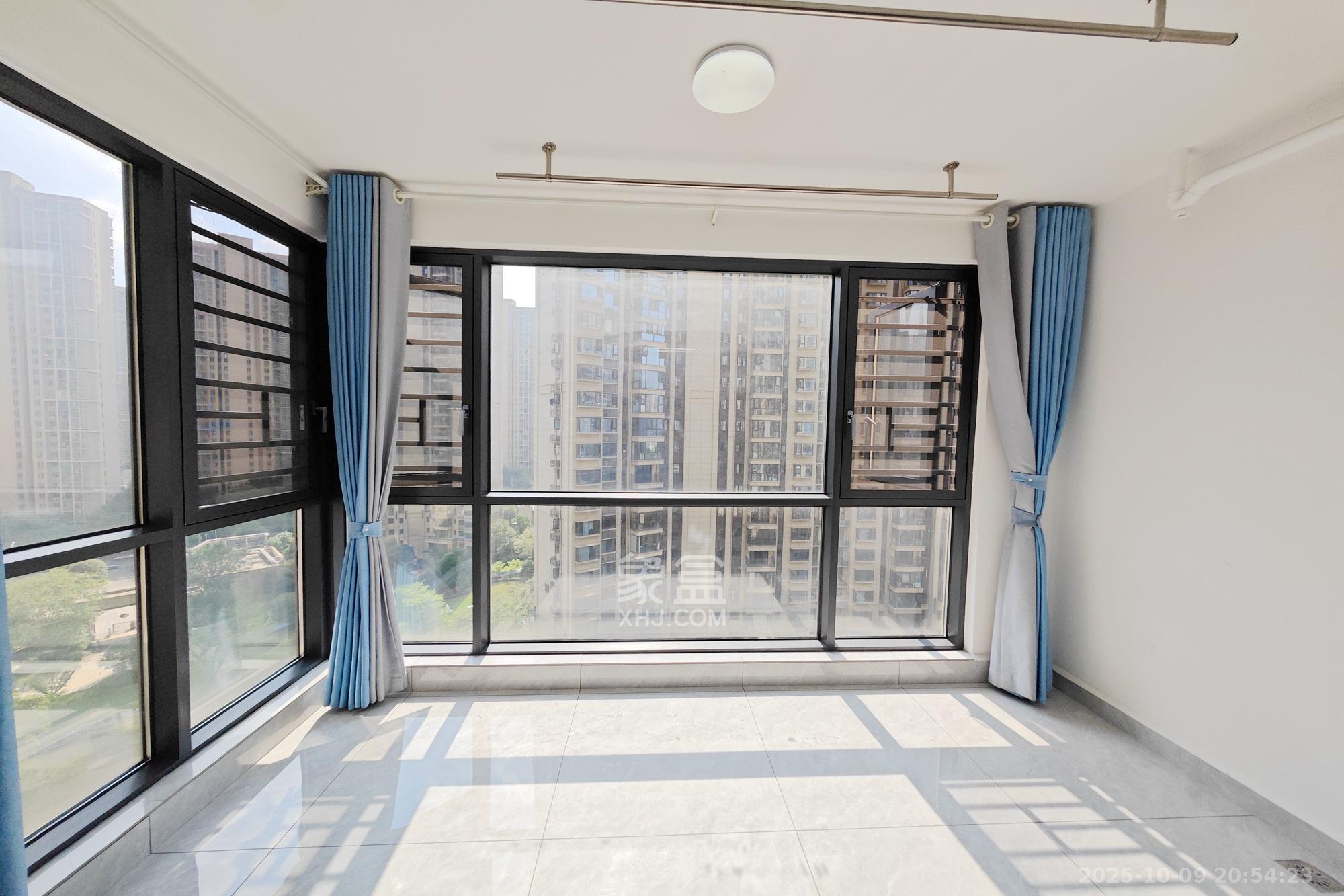 保利大都汇一期、二期 4室2厅2卫 138.0万 保利大都汇一期、二期 4室2厅2卫 138.0万阳台