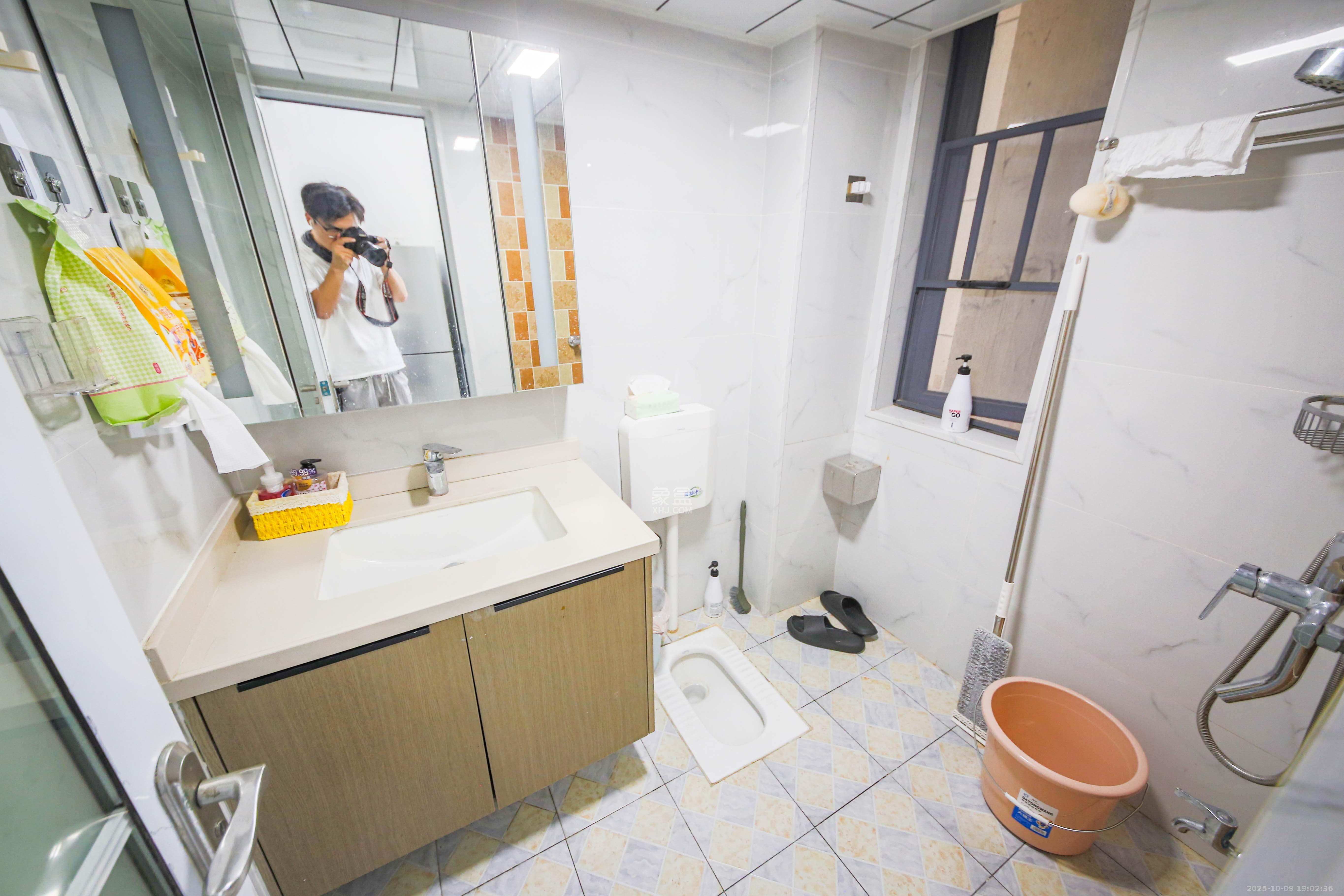 博林云栖  2室2厅1卫    82.8万卫生间