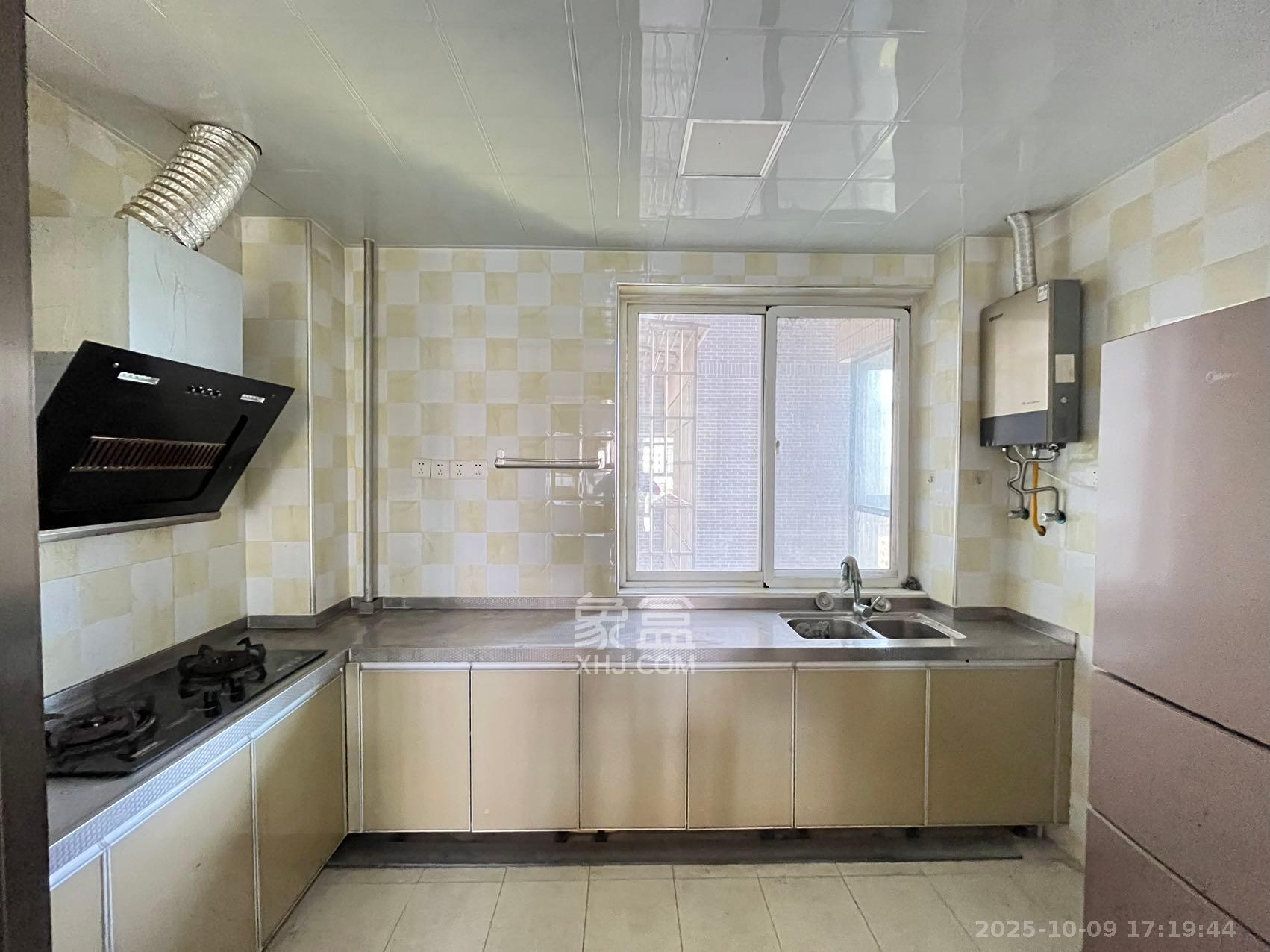 中悦领秀金都 3室2厅2卫 1700.0元/月 中悦领秀金都 3室2厅2卫 1700.0元/月室内图