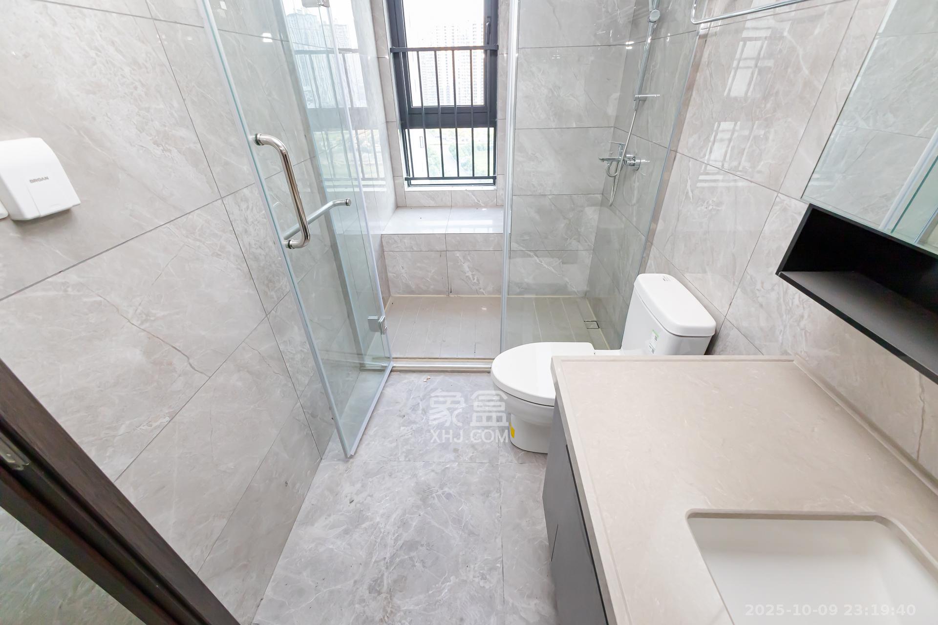 越秀湘江星汇城三期  4室2厅2卫    159.0万卫生间