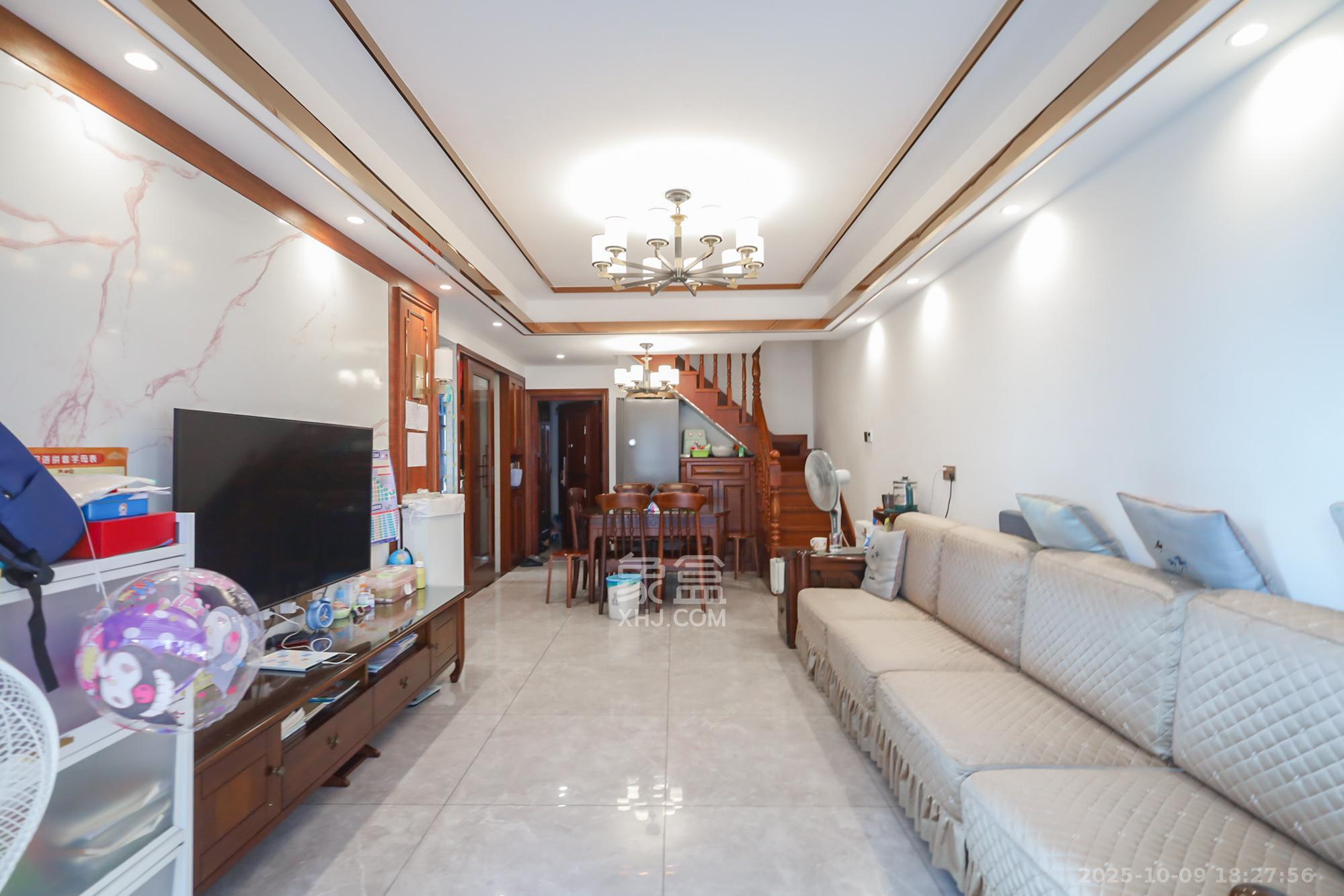 保利西海岸B区  3室2厅2卫    175.0万 保利西海岸B区  3室2厅2卫    175.0万客厅