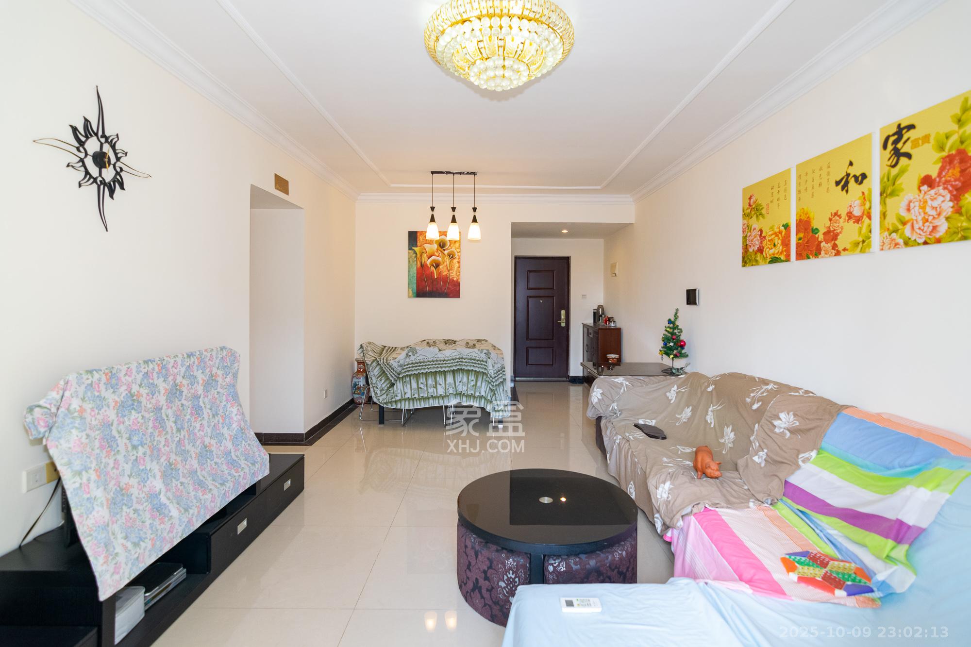 富基世纪公园  4室2厅1卫    65.0万客厅