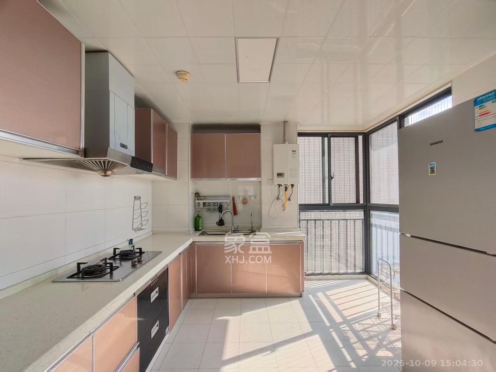 融科东南海  3室2厅2卫    2500.0元/月 融科东南海  3室2厅2卫    2500.0元/月室内图