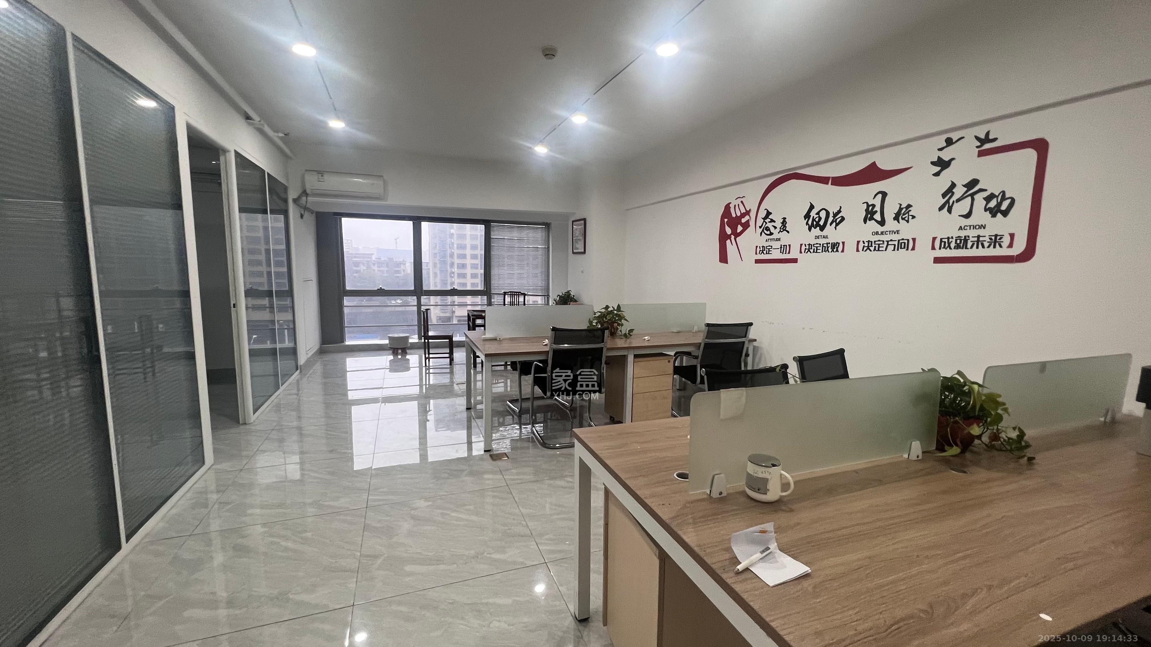 复地星光天地  1室2厅1卫    3500.0元/月