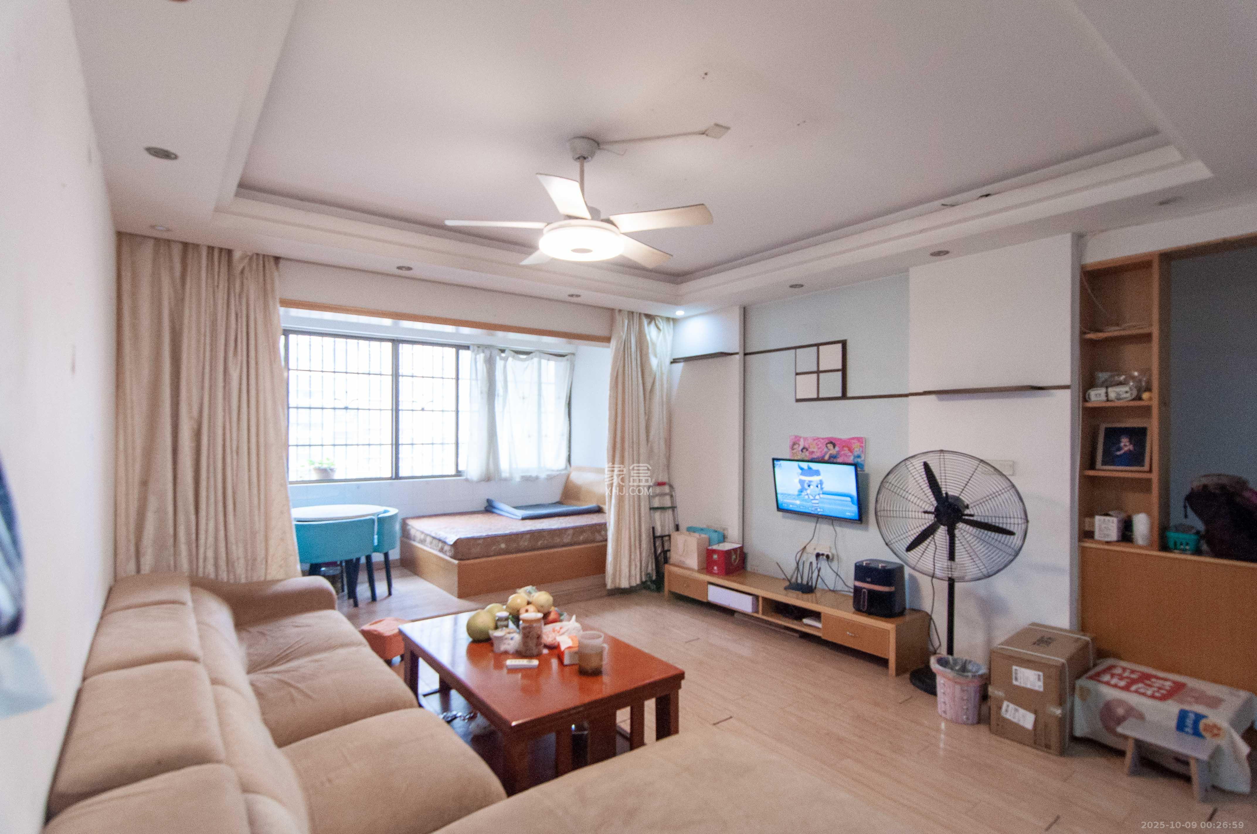 阳明山庄  3室2厅2卫    97.0万客厅