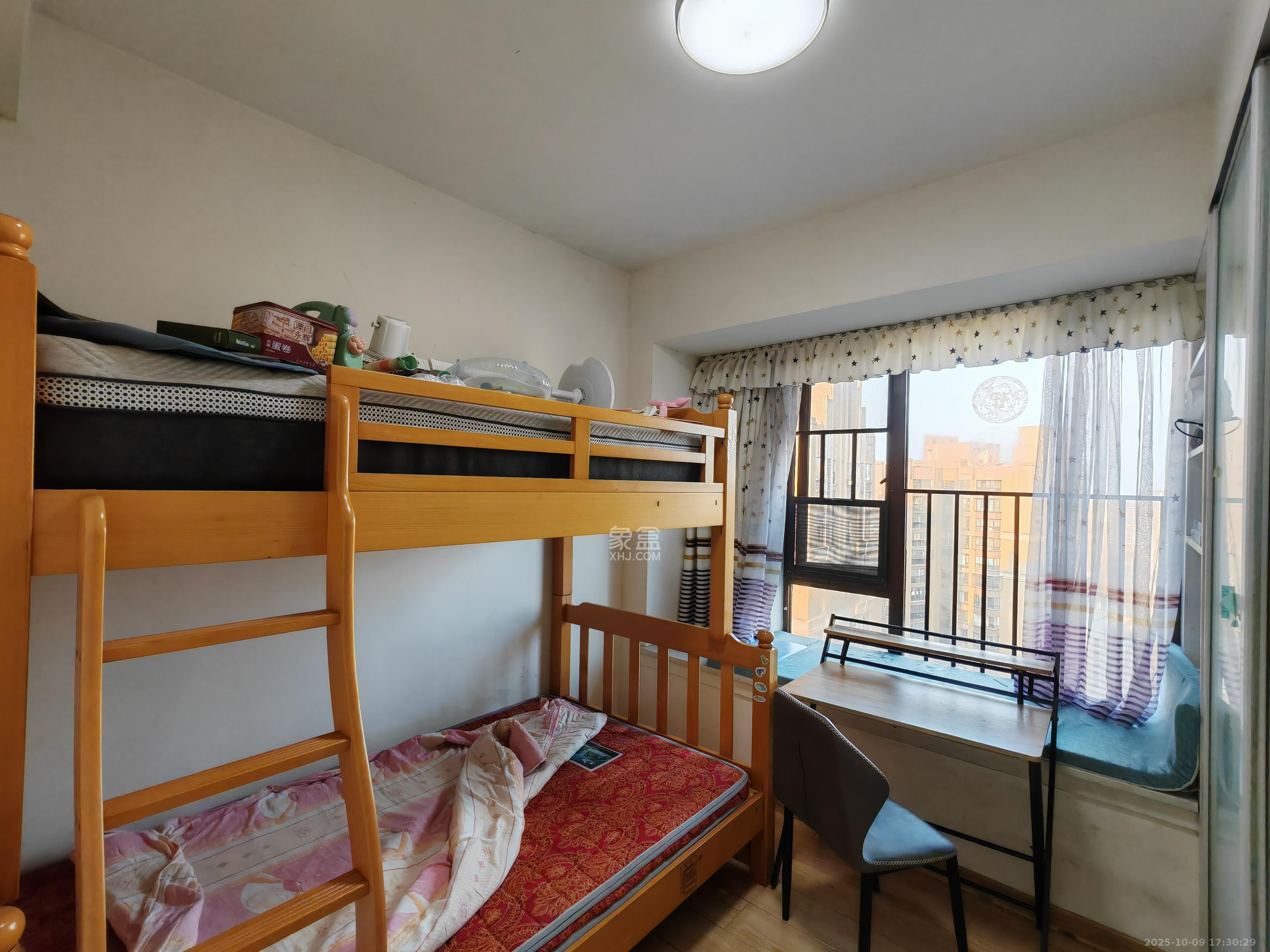 华润凤凰城三期  3室2厅1卫    2200.0元/月室内图