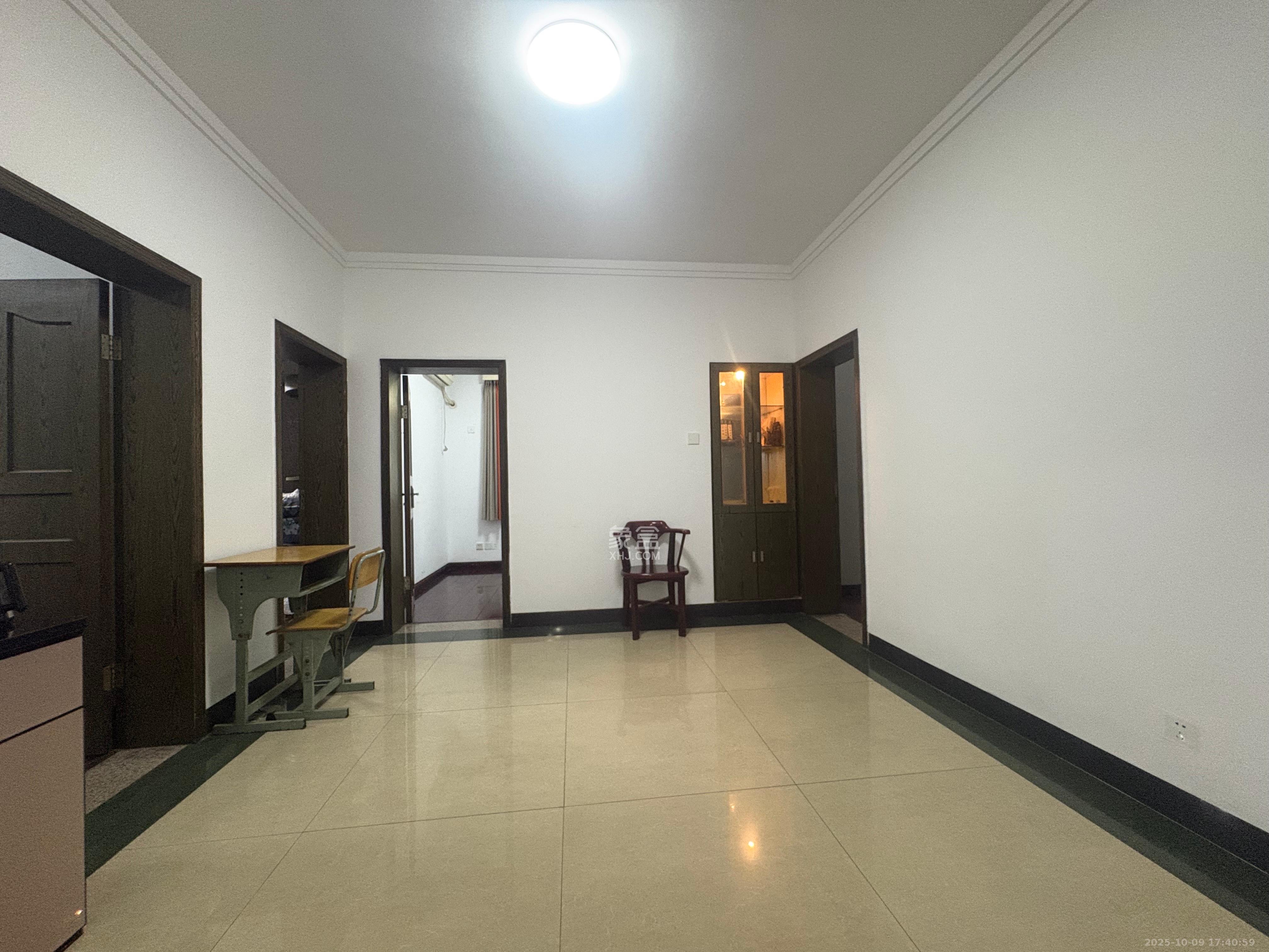 欣安小区  4室2厅2卫    1700.0元/月室内图