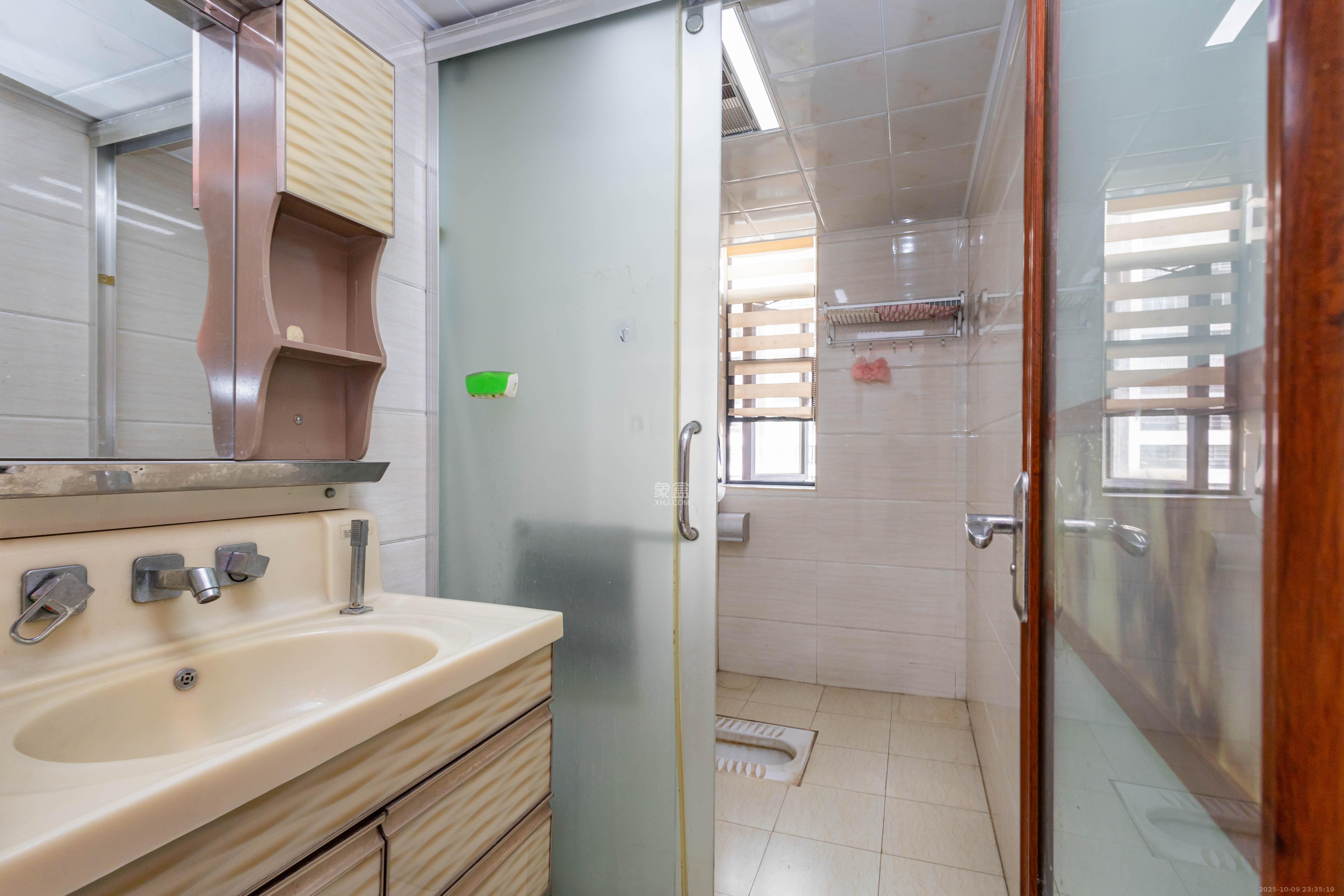 中国铁建国际城二期 4室2厅2卫 92.0万 中国铁建国际城二期 4室2厅2卫 92.0万卫生间