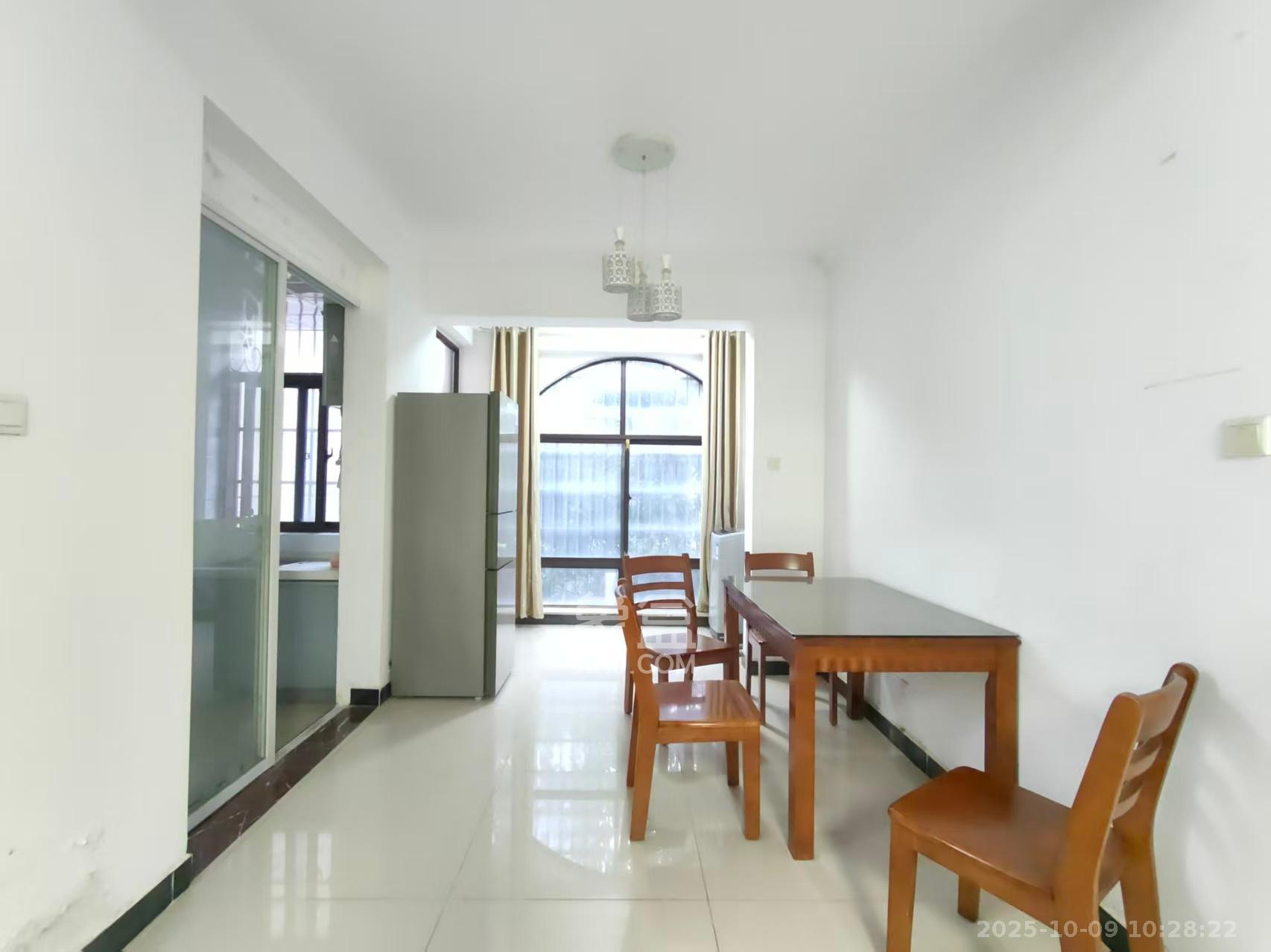 阳光丽城二期  4室2厅2卫    3800.0元/月室内图