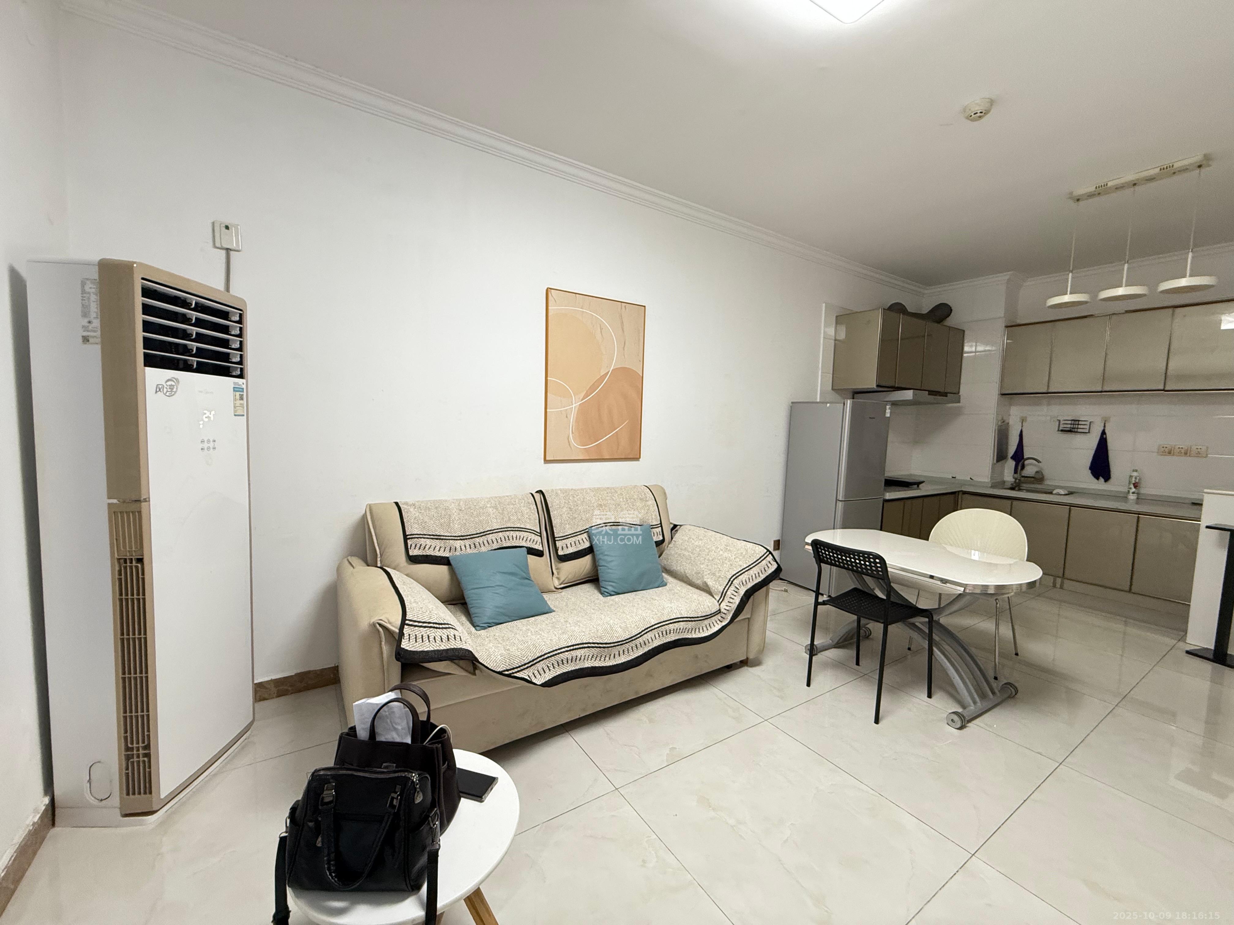 芙蓉同发  1室1厅1卫    2400.0元/月