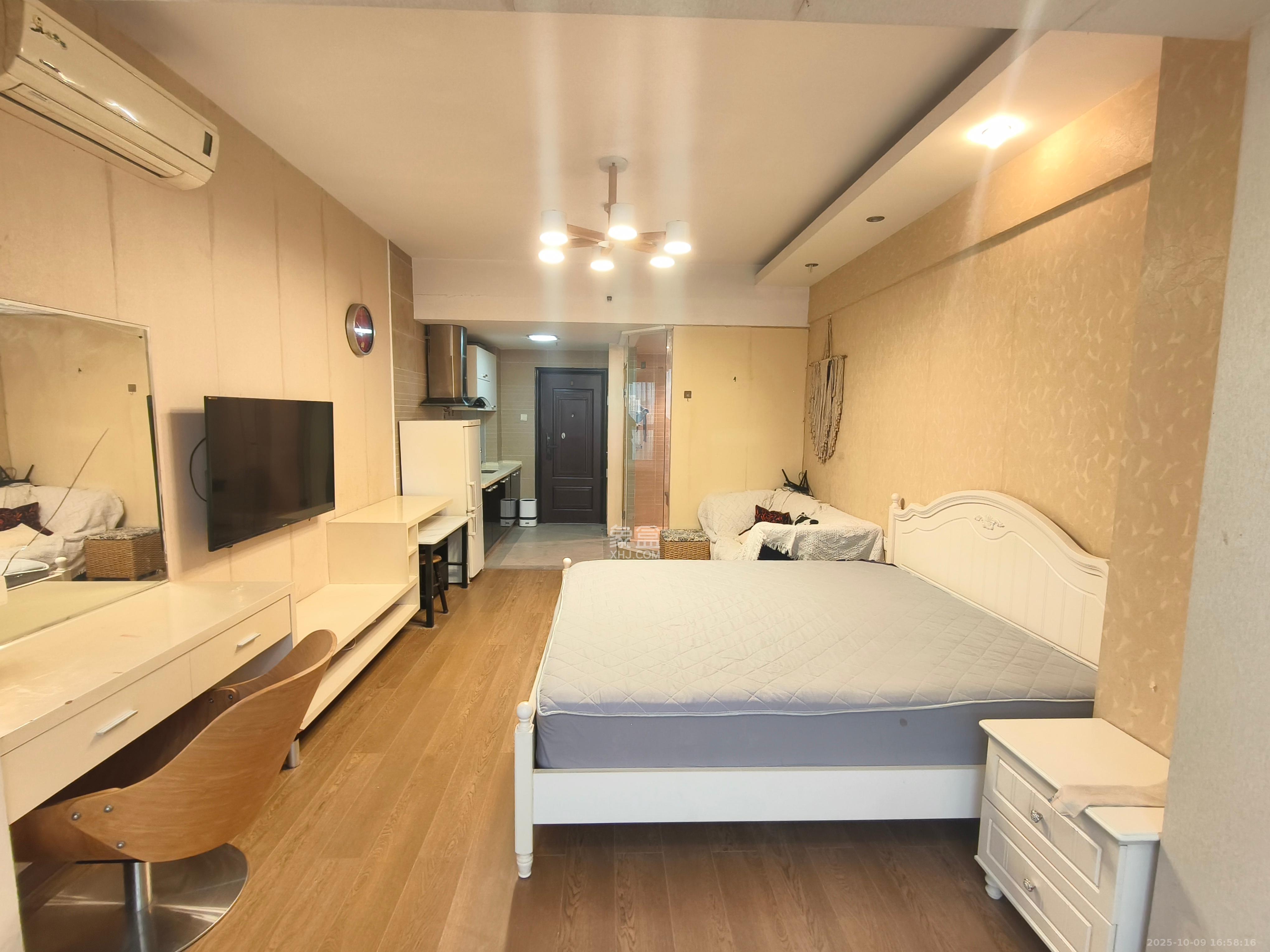 七彩丽都  1室1厅1卫    2400.0元/月室内图