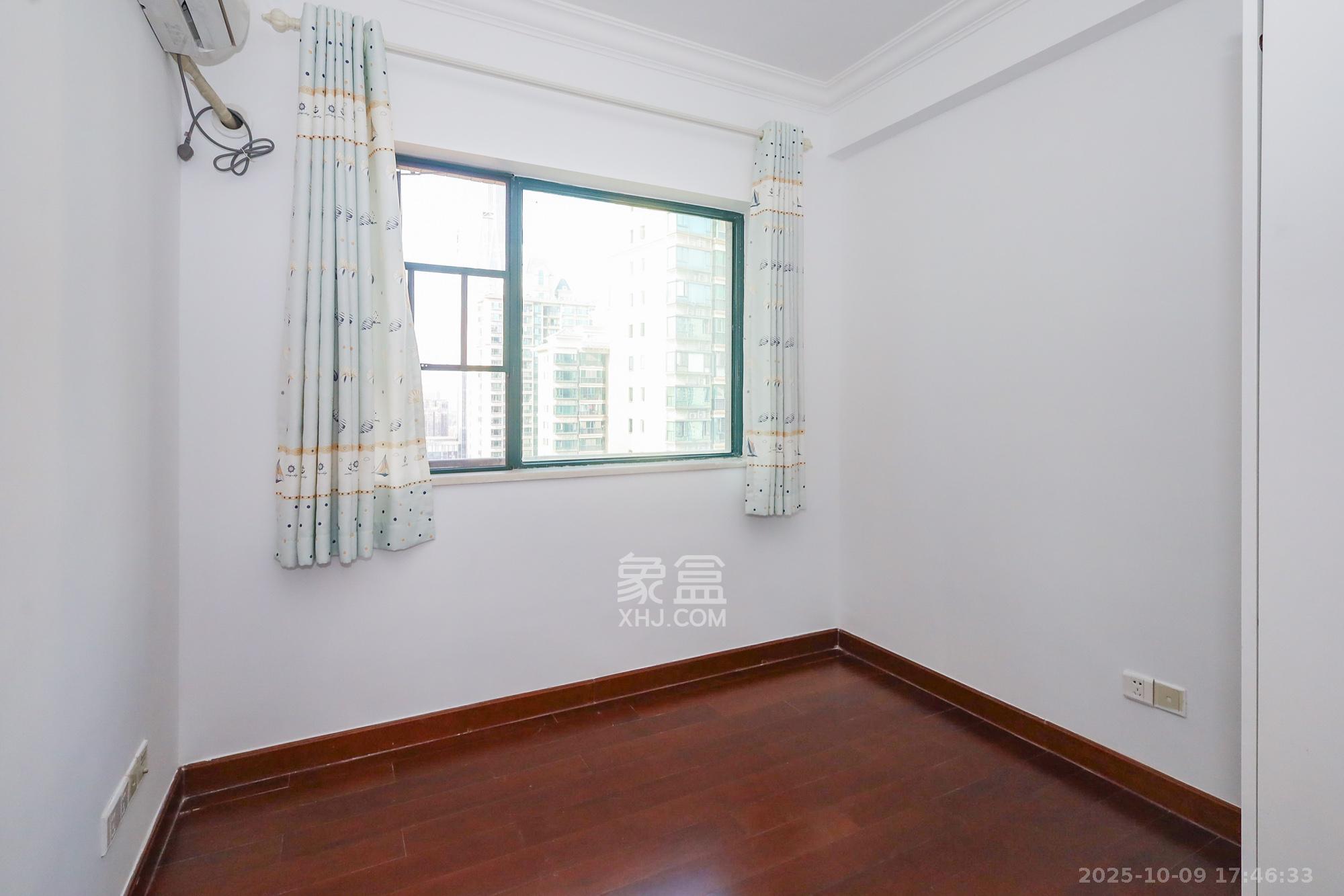 恒大御景湾  3室2厅1卫    135.0万卧室