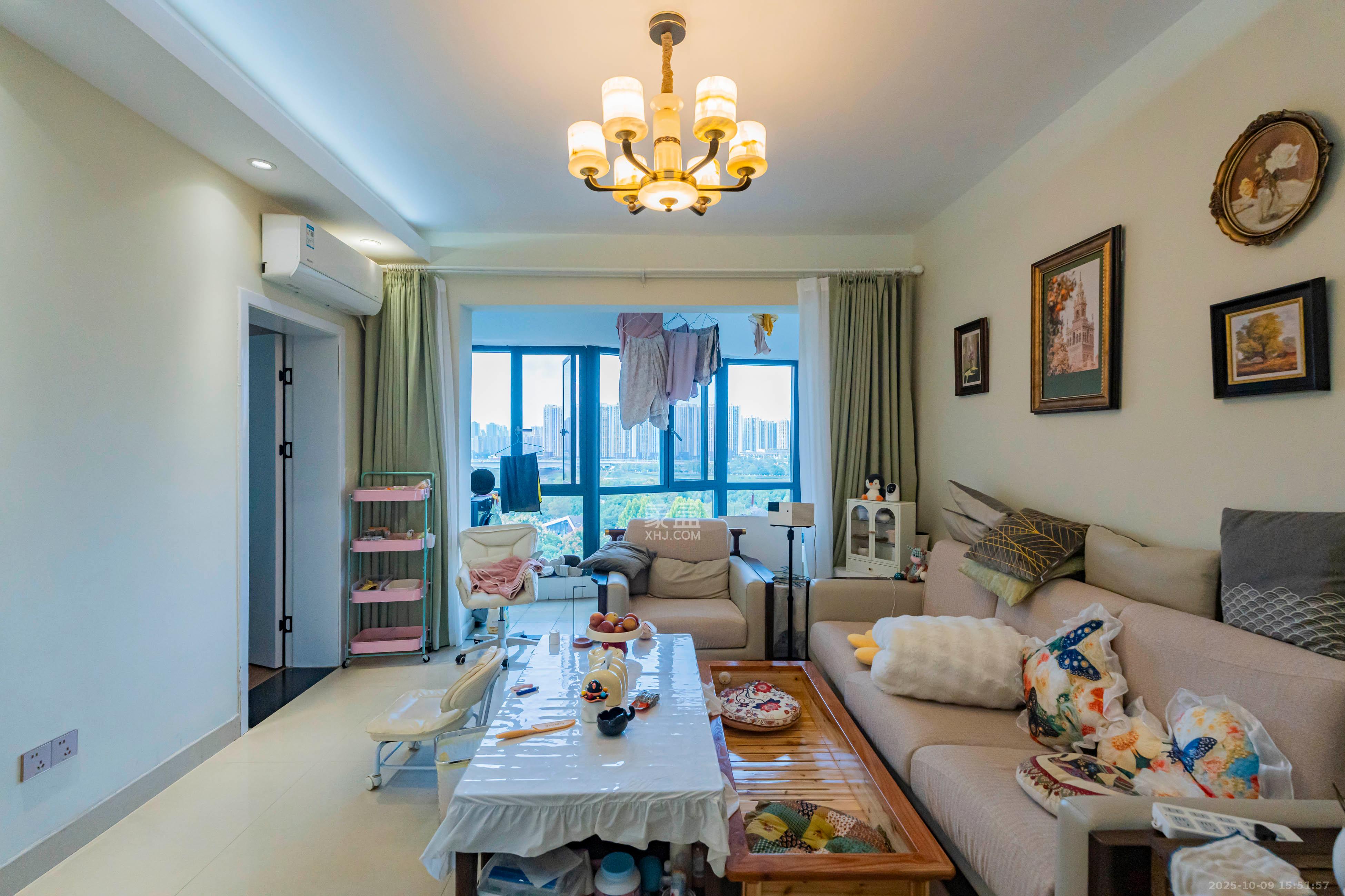 左岸春天 2室2厅1卫 89.8万 左岸春天 2室2厅1卫 89.8万客厅