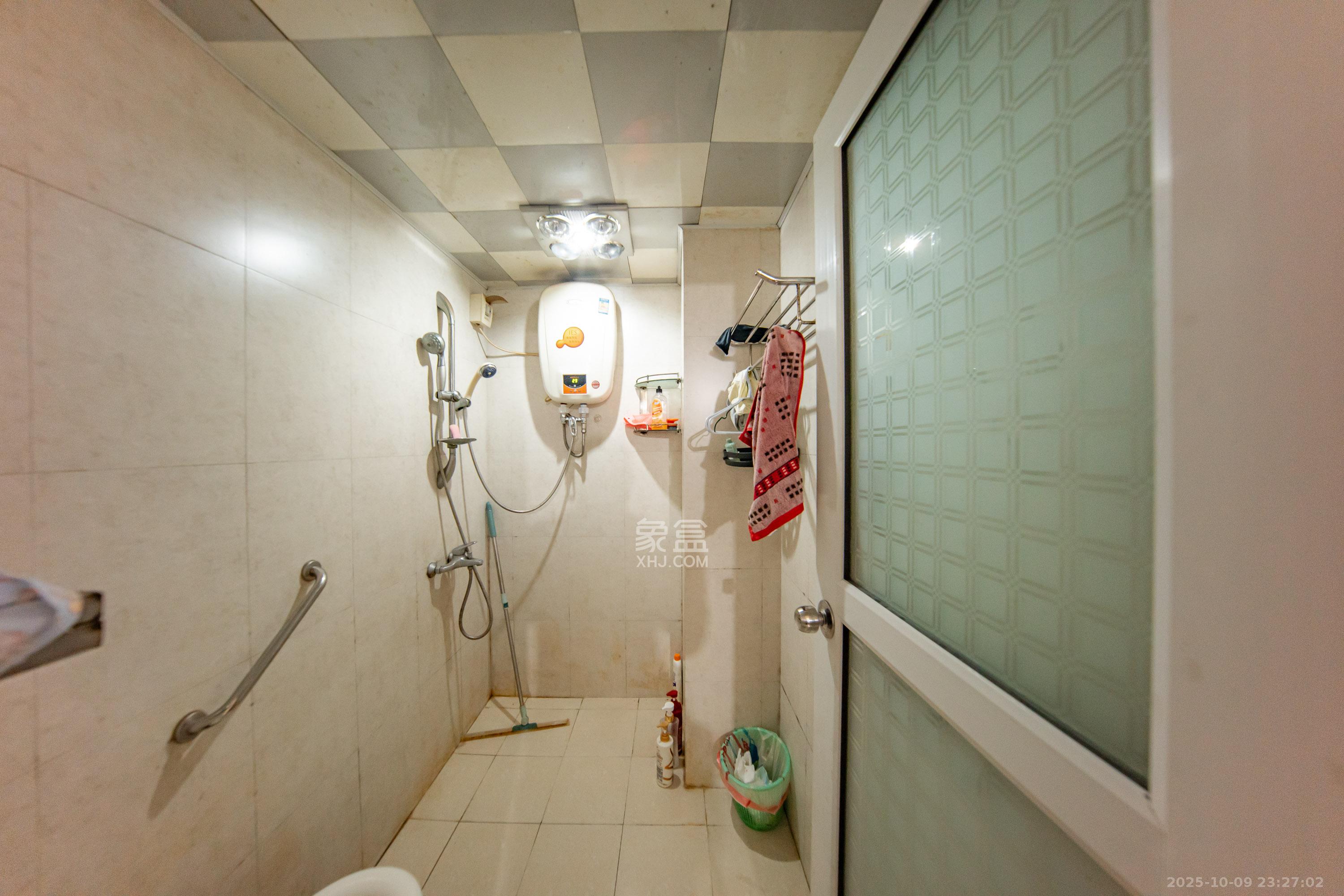 阳光100二期  2室2厅1卫    76.0万 阳光100二期  2室2厅1卫    76.0万卫生间