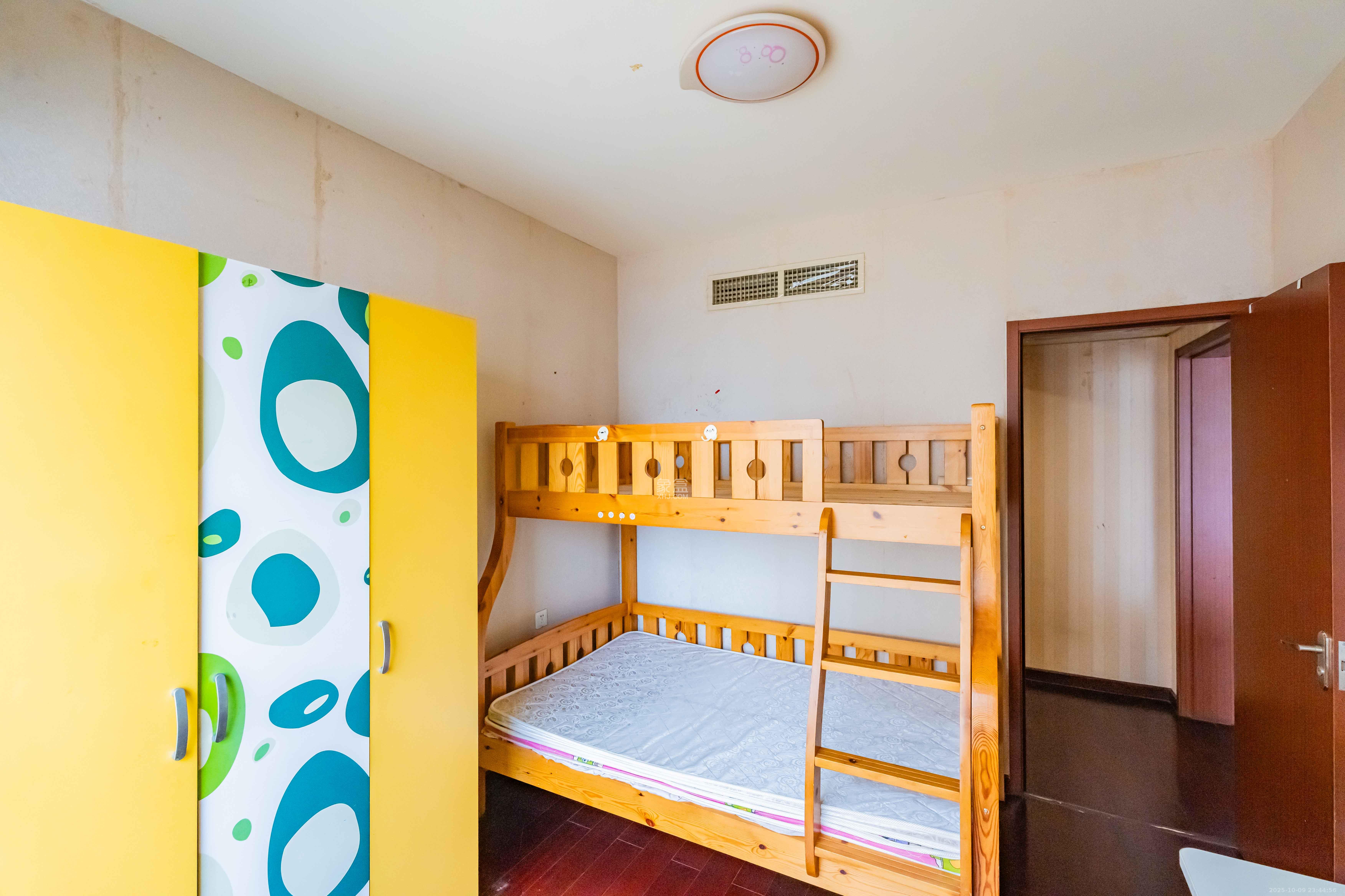 盛世美居荷园  2室2厅2卫    100.0万卧室