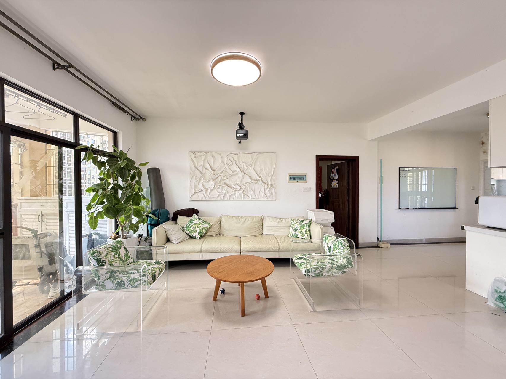 鑫生棕榈泉国际公馆  4室2厅2卫    198.0万 鑫生棕榈泉国际公馆  4室2厅2卫    198.0万