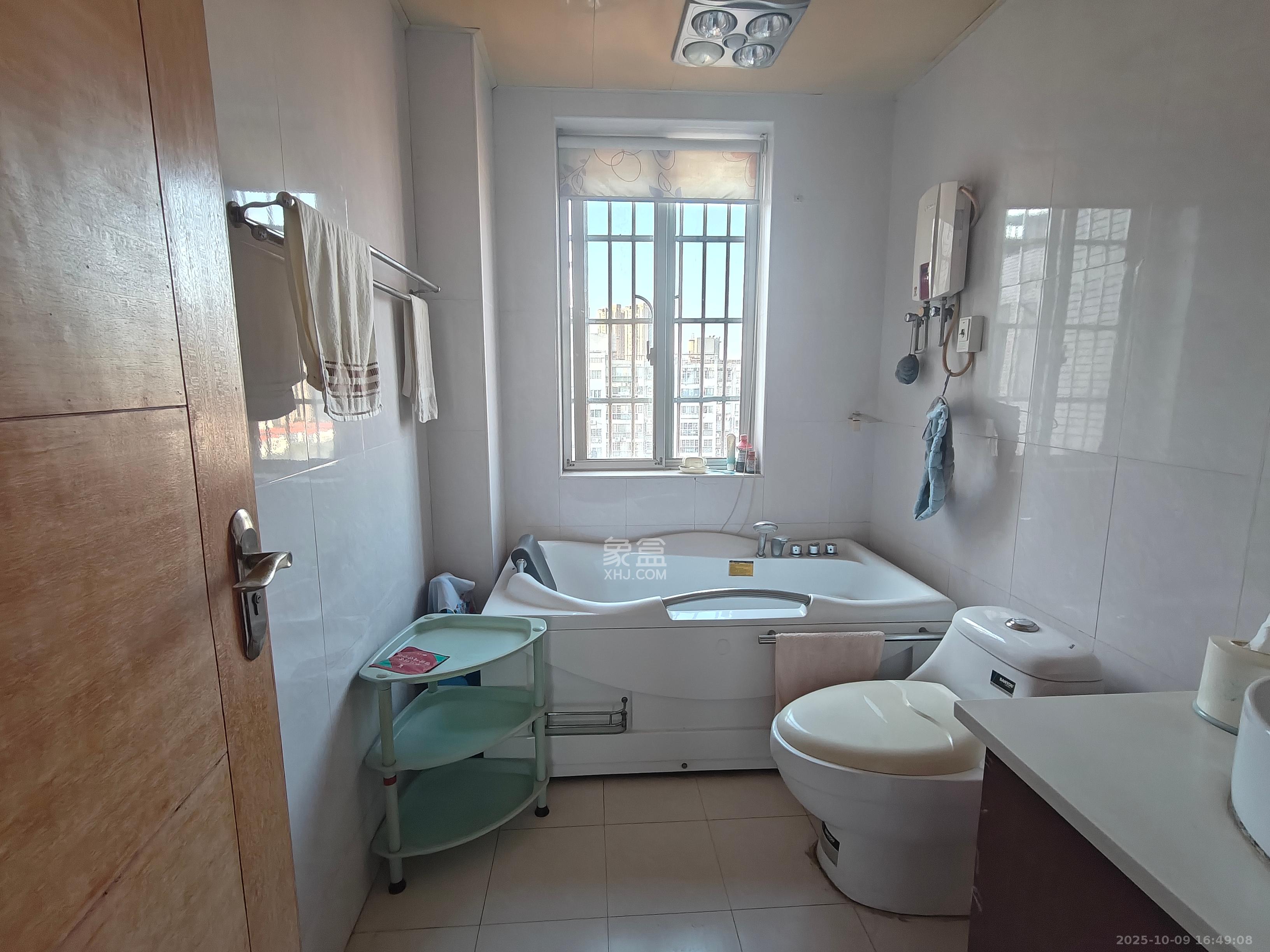 湘楚家园 3室2厅2卫 1700.0元/月 湘楚家园 3室2厅2卫 1700.0元/月室内图