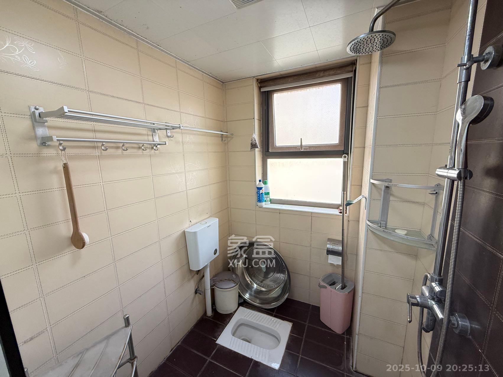 怡海星城  1室2厅1卫    1800.0元/月室内图