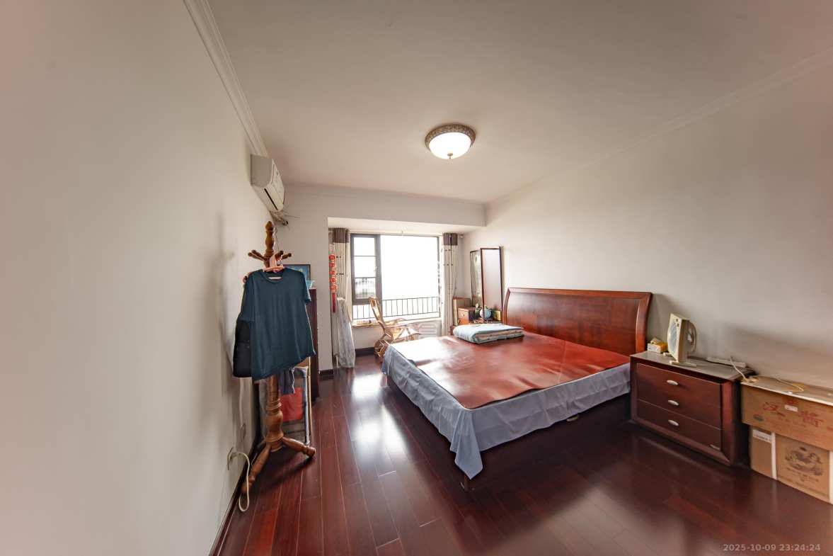 中海国际一期 4室2厅2卫 190.0万 中海国际一期 4室2厅2卫 190.0万卧室