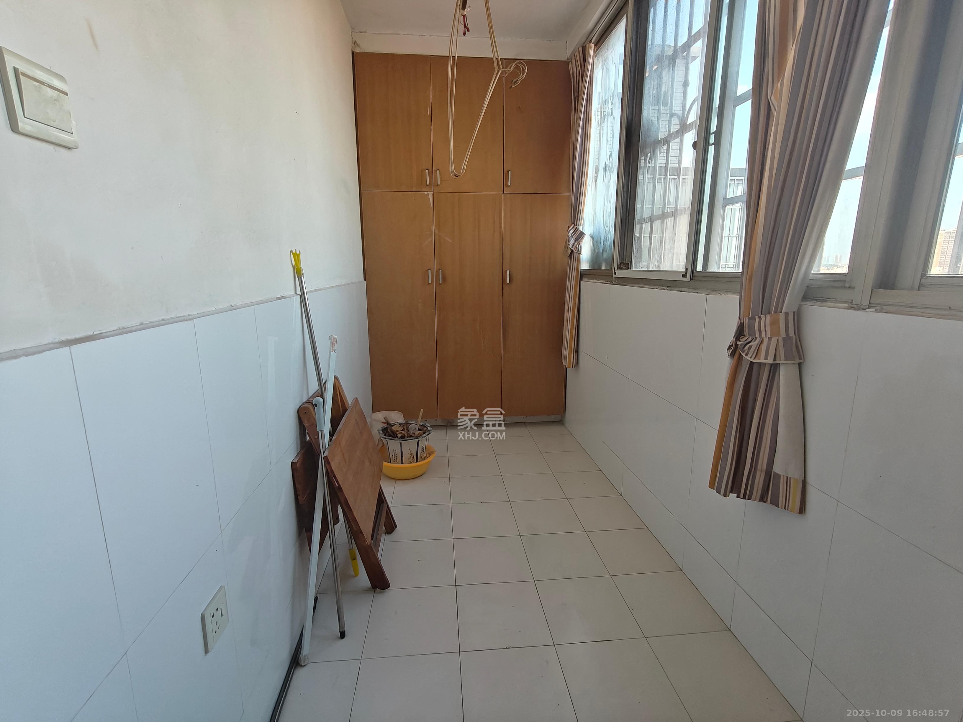 湘楚家园 3室2厅2卫 1700.0元/月 湘楚家园 3室2厅2卫 1700.0元/月室内图