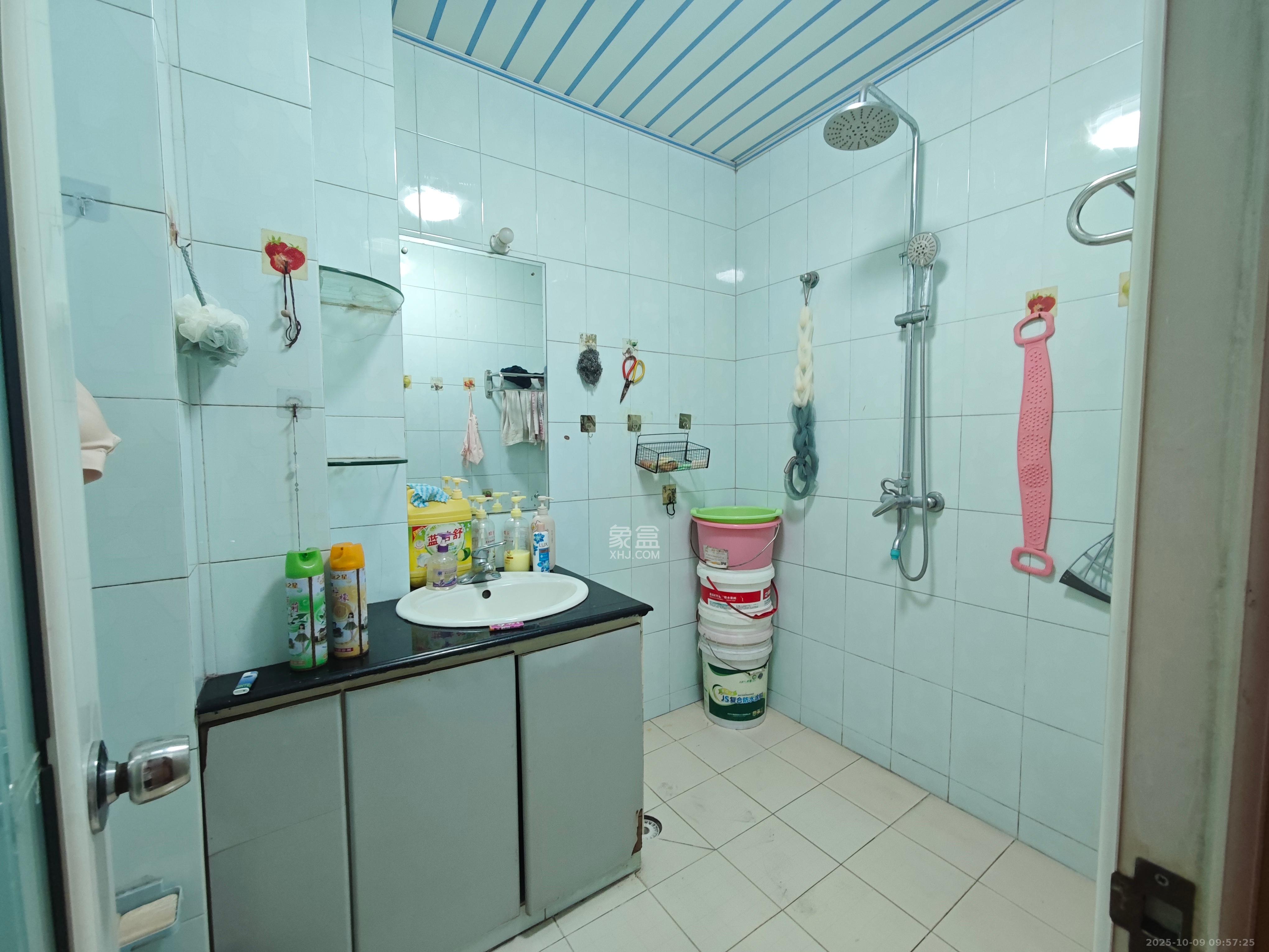 星沙工商银行宿舍 3室2厅2卫 1580.0元/月 星沙工商银行宿舍 3室2厅2卫 1580.0元/月室内图