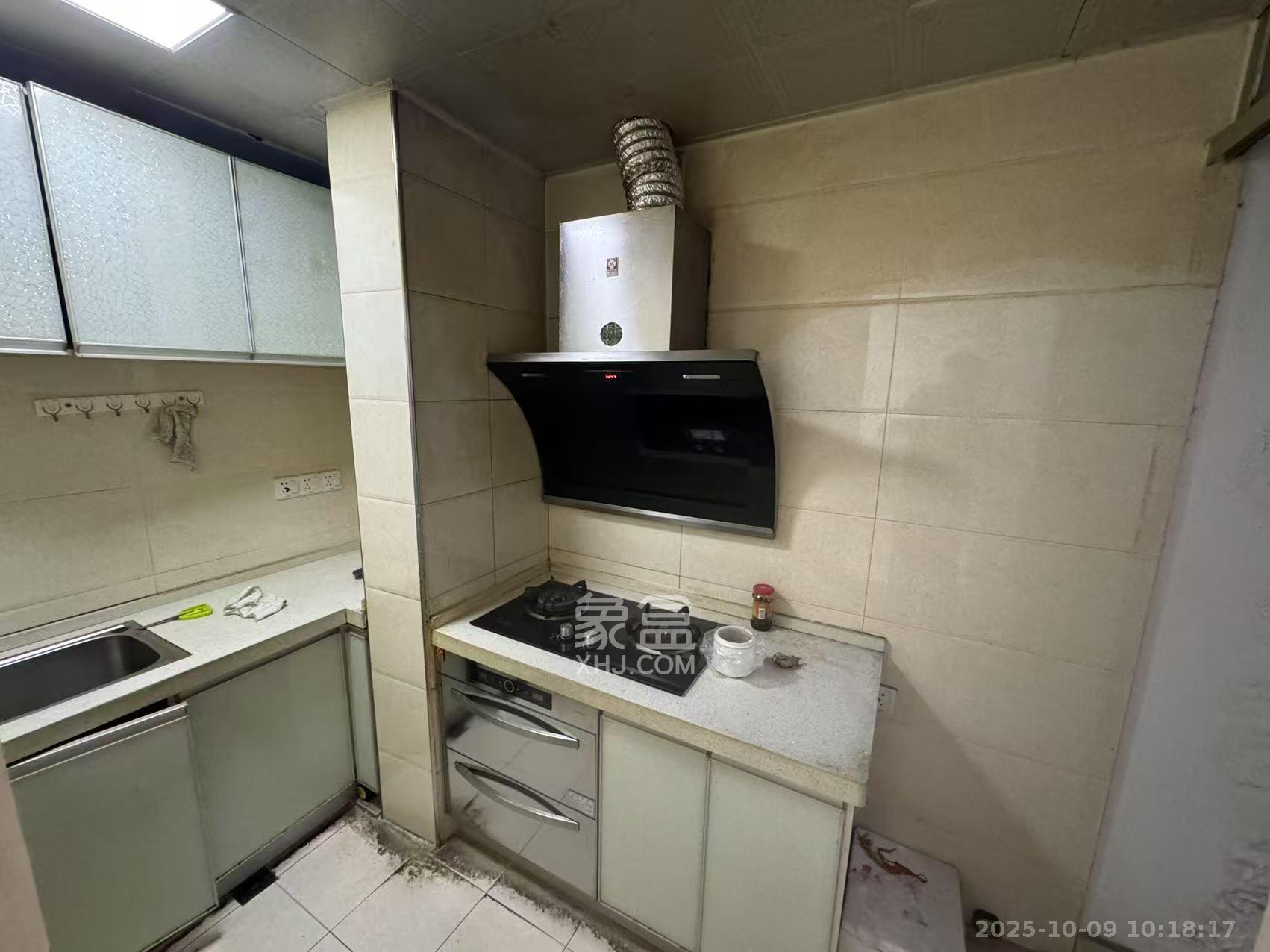 东怡外国（南湖一号)  1室1厅1卫    2200.0元/月