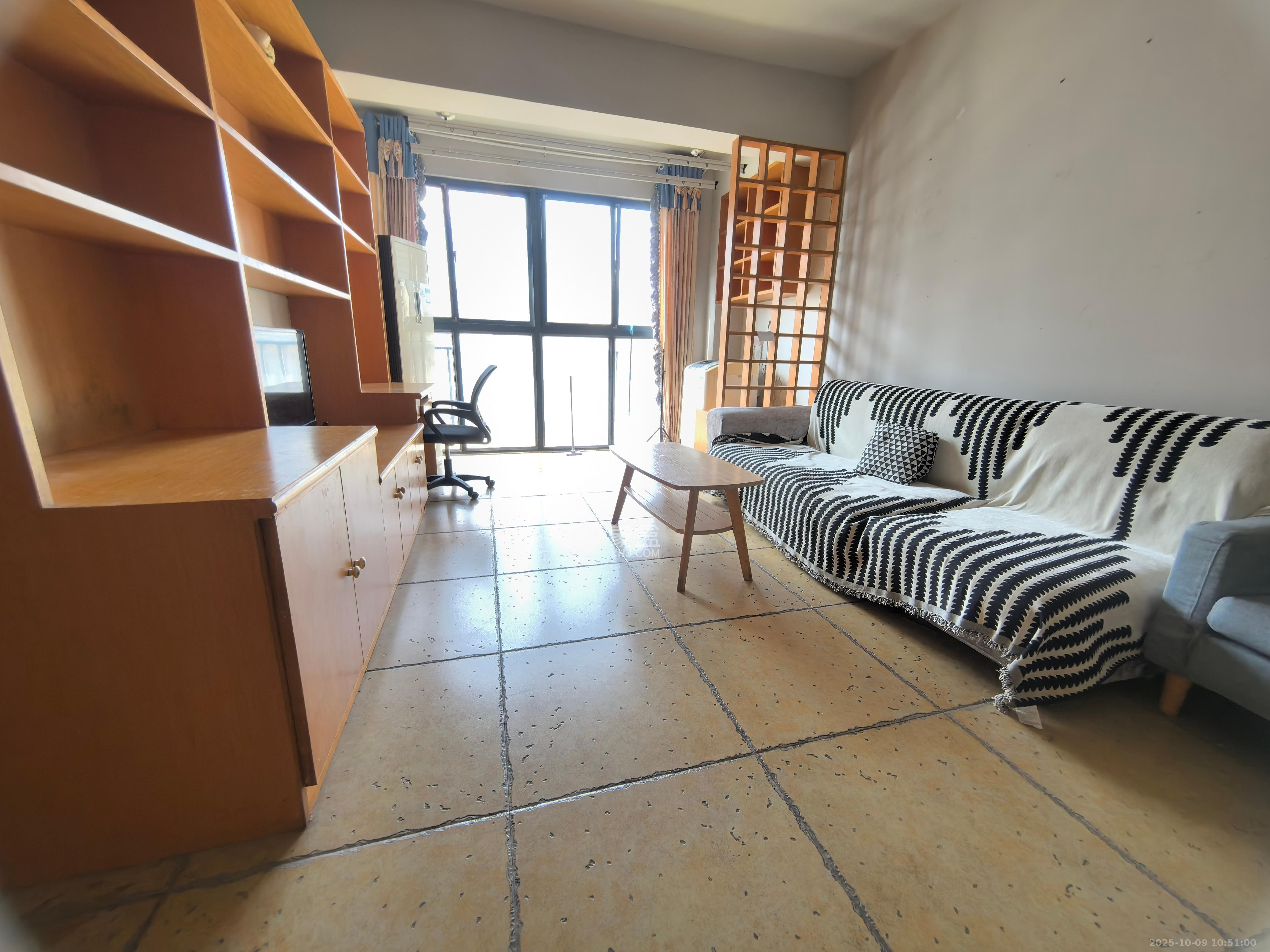 童话里  2室2厅1卫    1700.0元/月 童话里  2室2厅1卫    1700.0元/月室内图