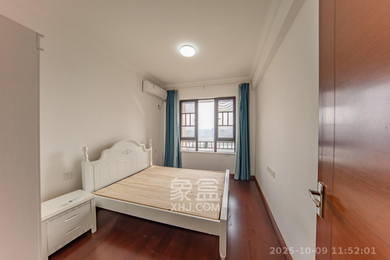 中海国际五期 3室2厅2卫 2200.0元/月 中海国际五期 3室2厅2卫 2200.0元/月小区图