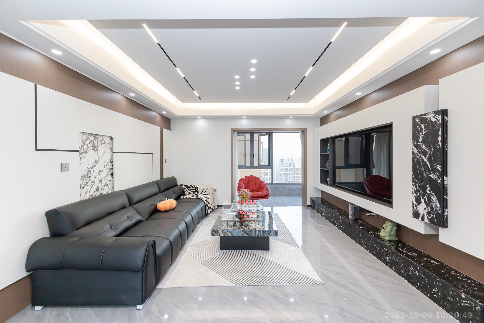 勤诚达新界 5室2厅2卫 119.8万 勤诚达新界 5室2厅2卫 119.8万客厅