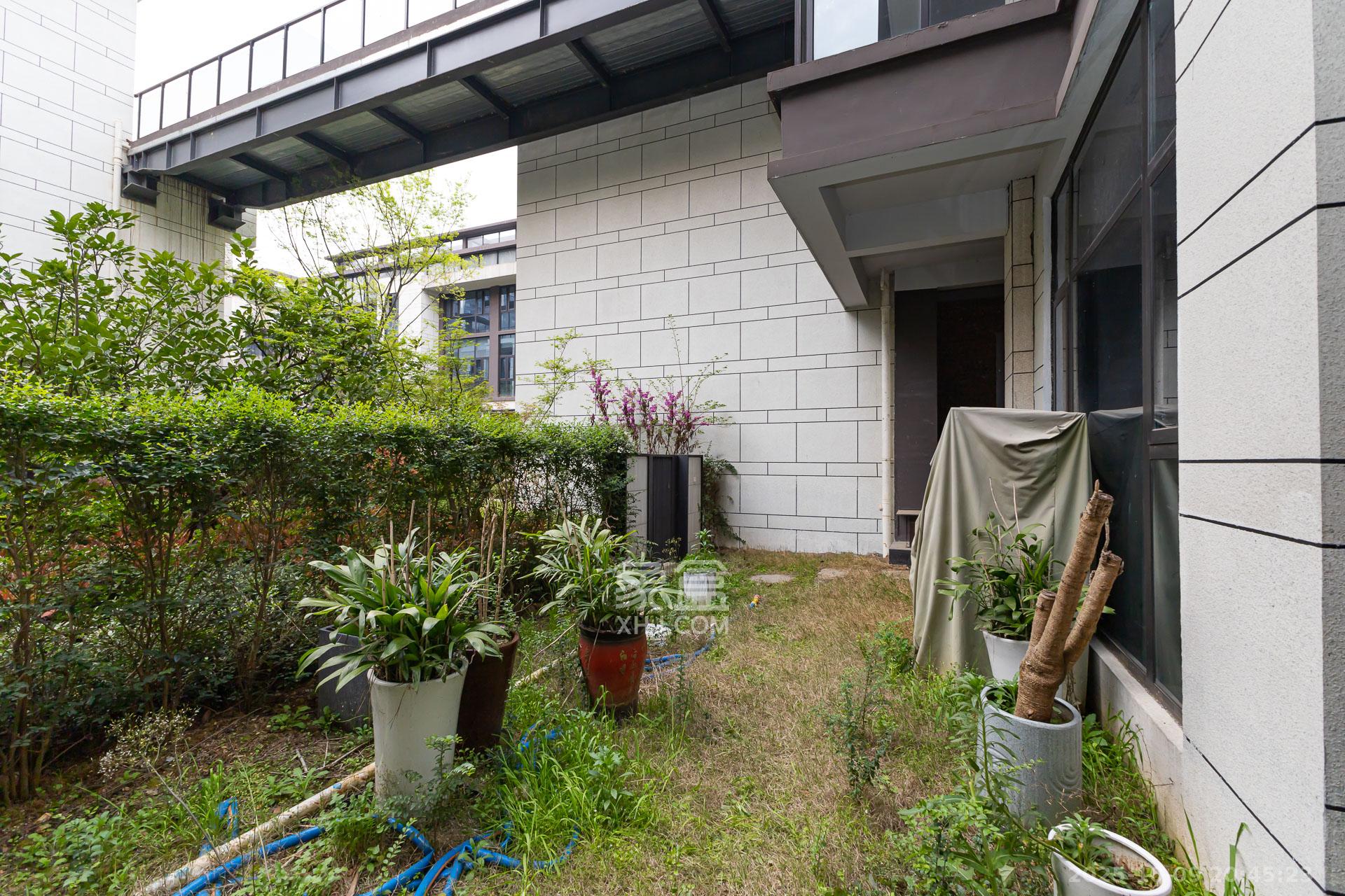 长房润和湘江玥  5室2厅3卫    650.0万其他