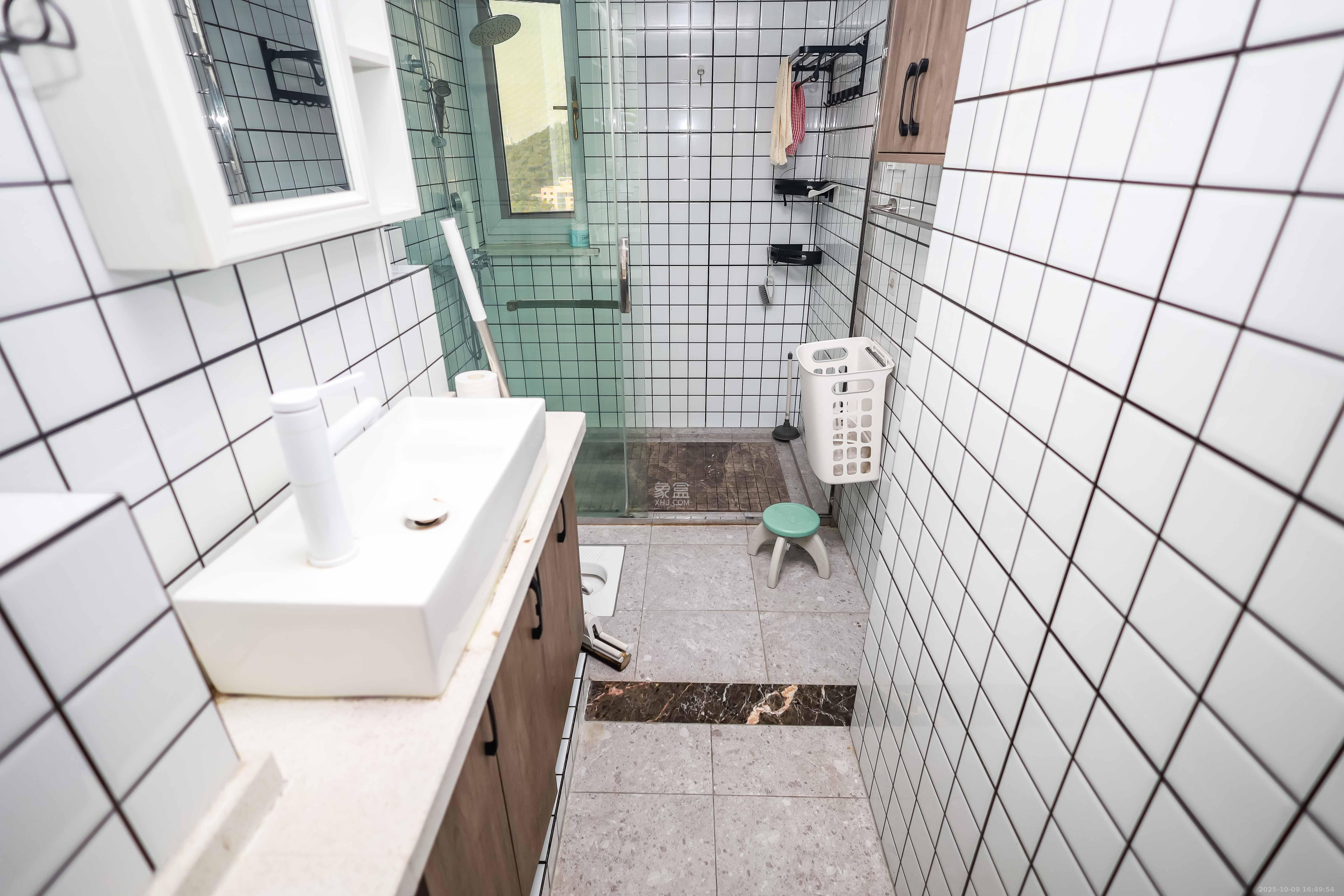 恒大华府  3室2厅2卫    128.0万卫生间