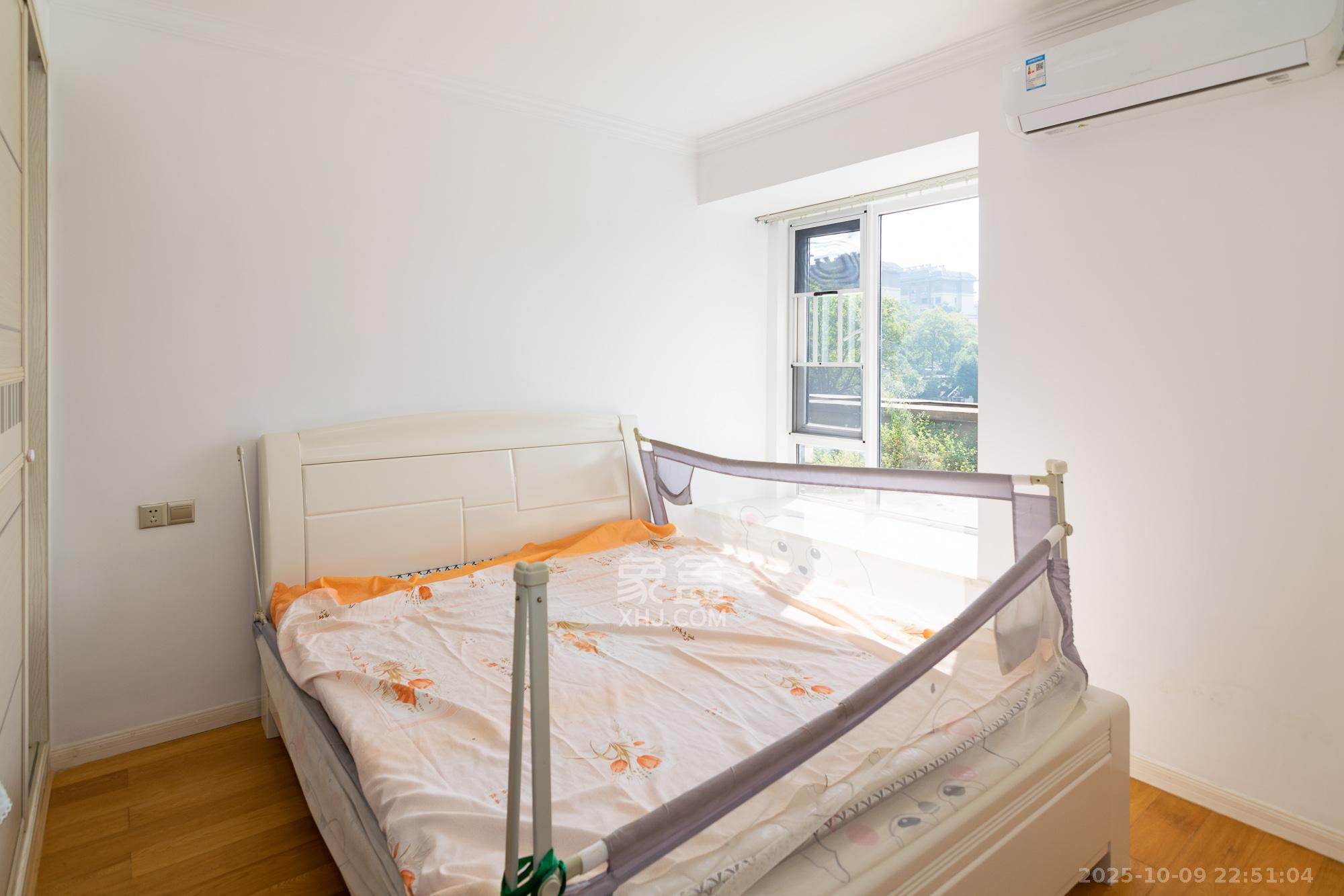 金地三千府(金地湖山樾、金地自在城)  3室2厅1卫    58.0万 金地三千府(金地湖山樾、金地自在城)  3室2厅1卫    58.0万卧室