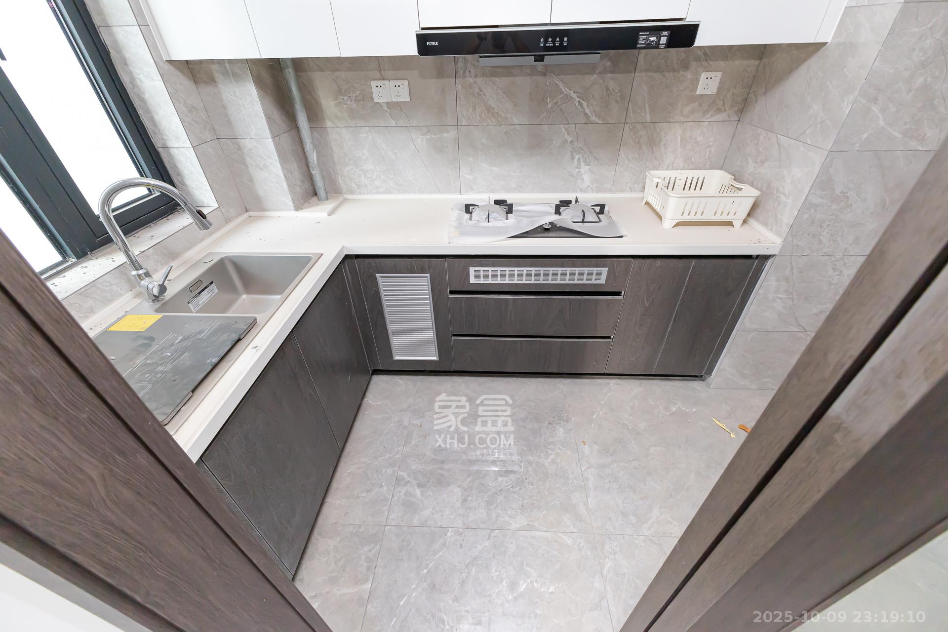 越秀湘江星汇城三期  4室2厅2卫    159.0万厨房