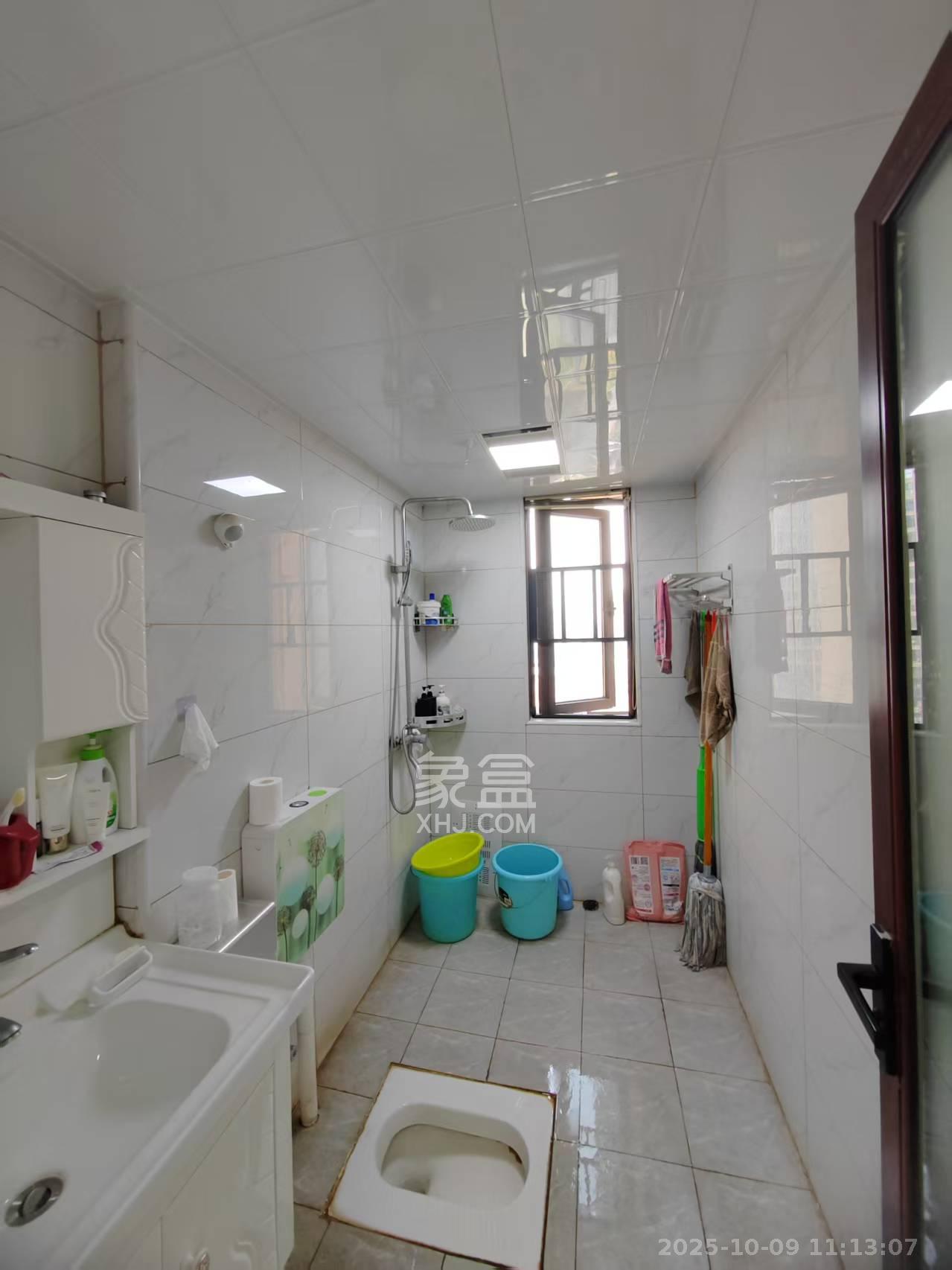 中粮鸿云  3室2厅2卫    2000.0元/月室内图