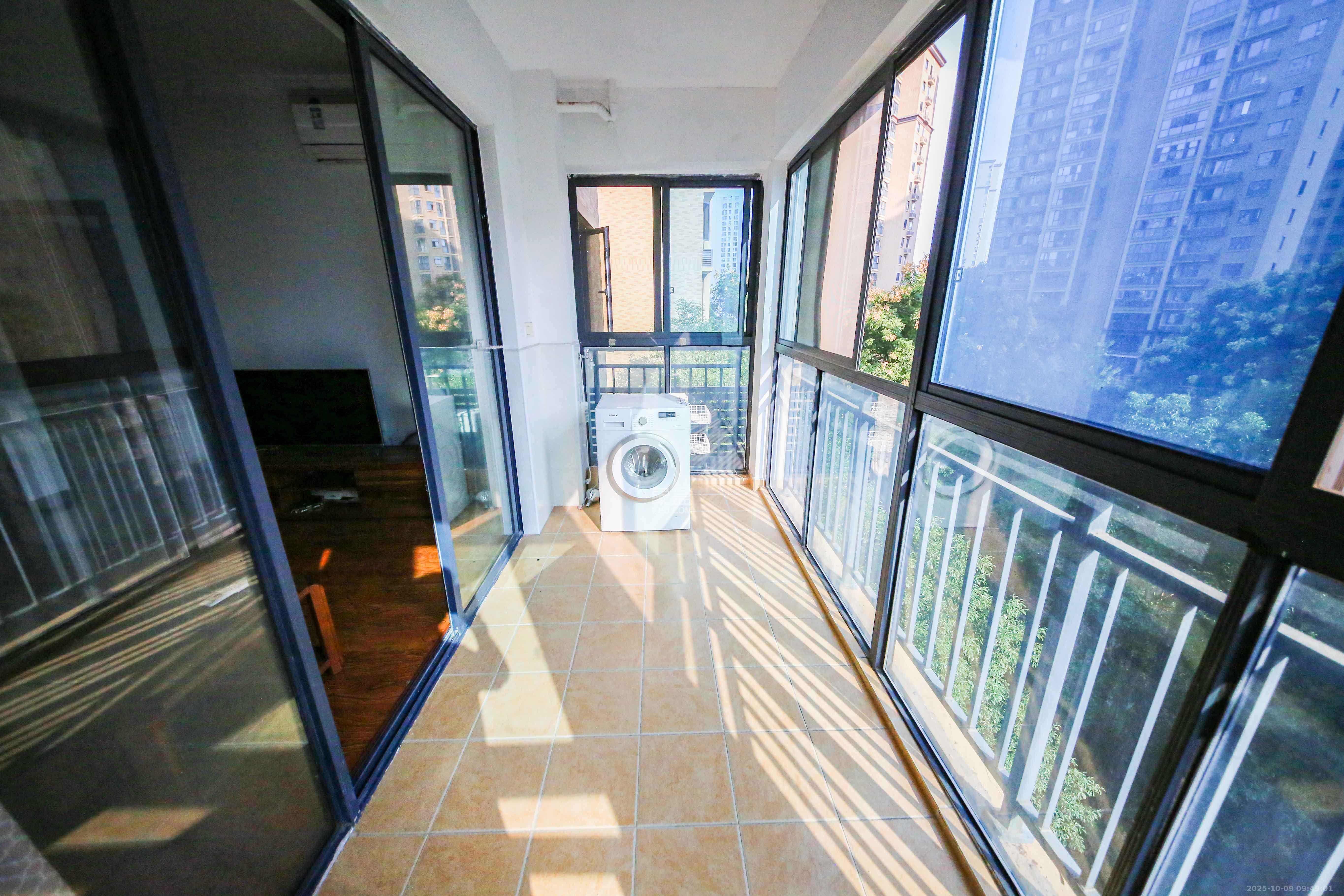 中南红领邦（红星嘉和苑）  2室2厅1卫    67.0万阳台