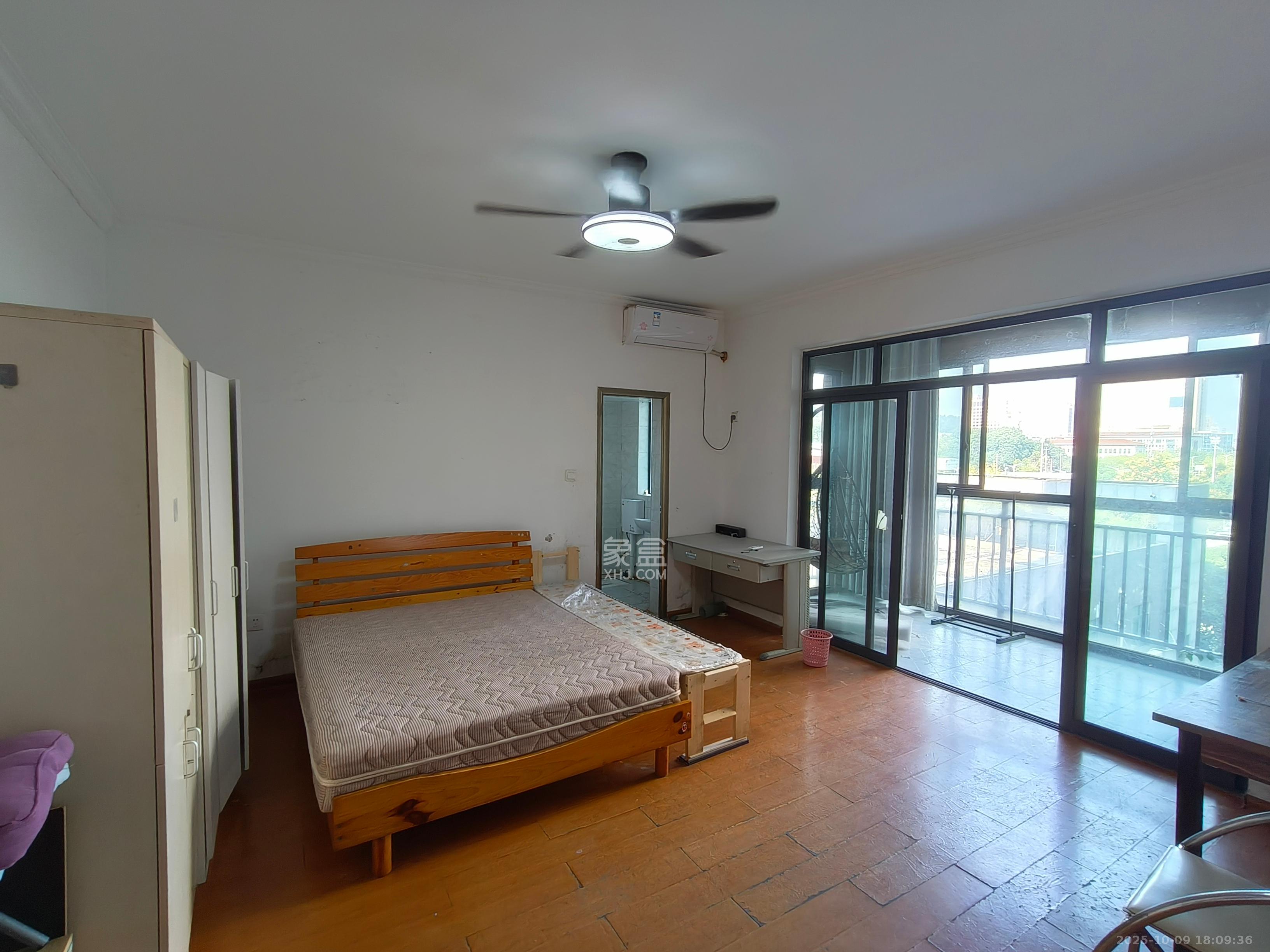 极目楚天  1室1厅1卫    1300.0元/月室内图