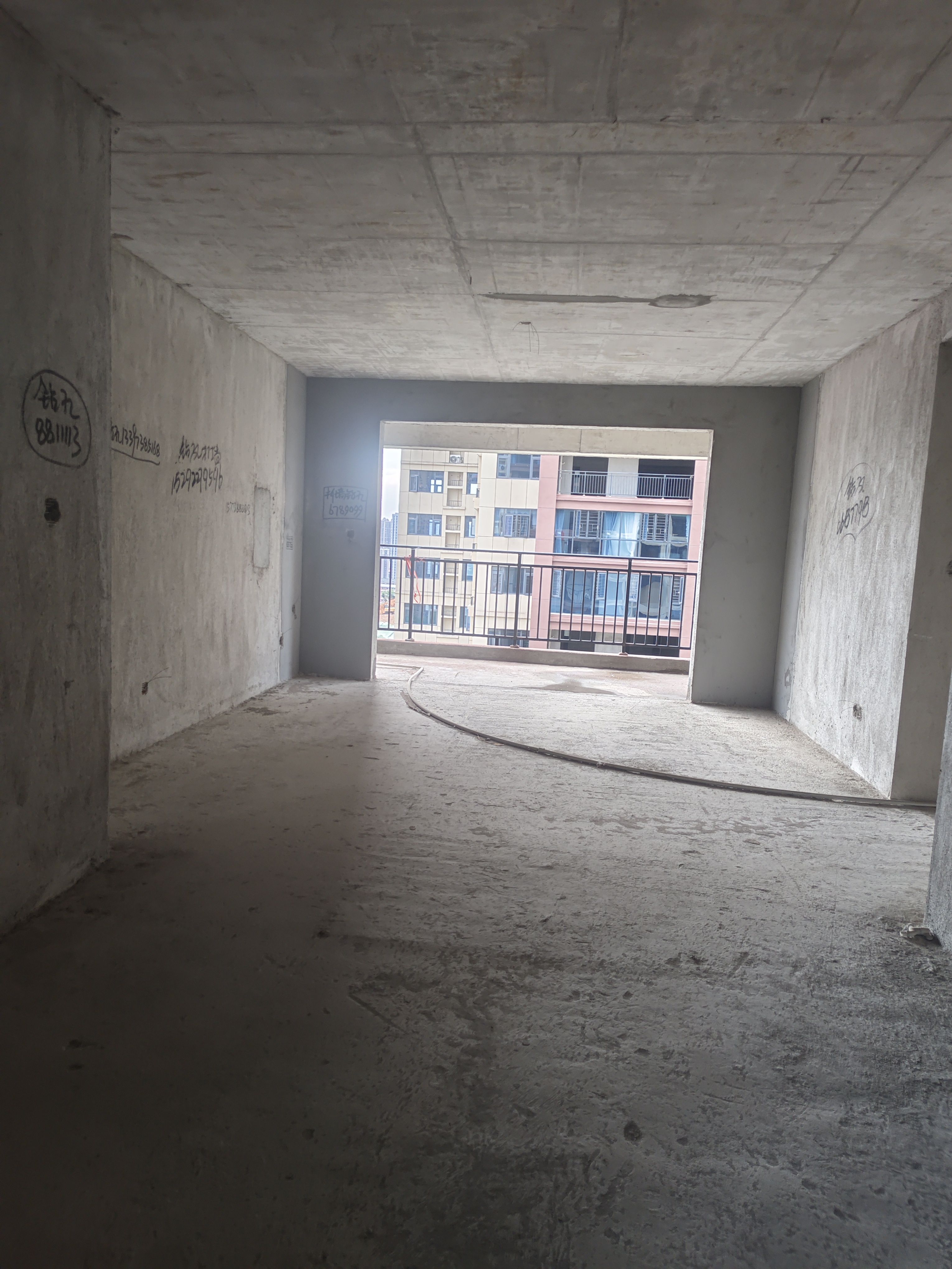 石化大院  4室2厅2卫    88.8万 石化大院  4室2厅2卫    88.8万客厅