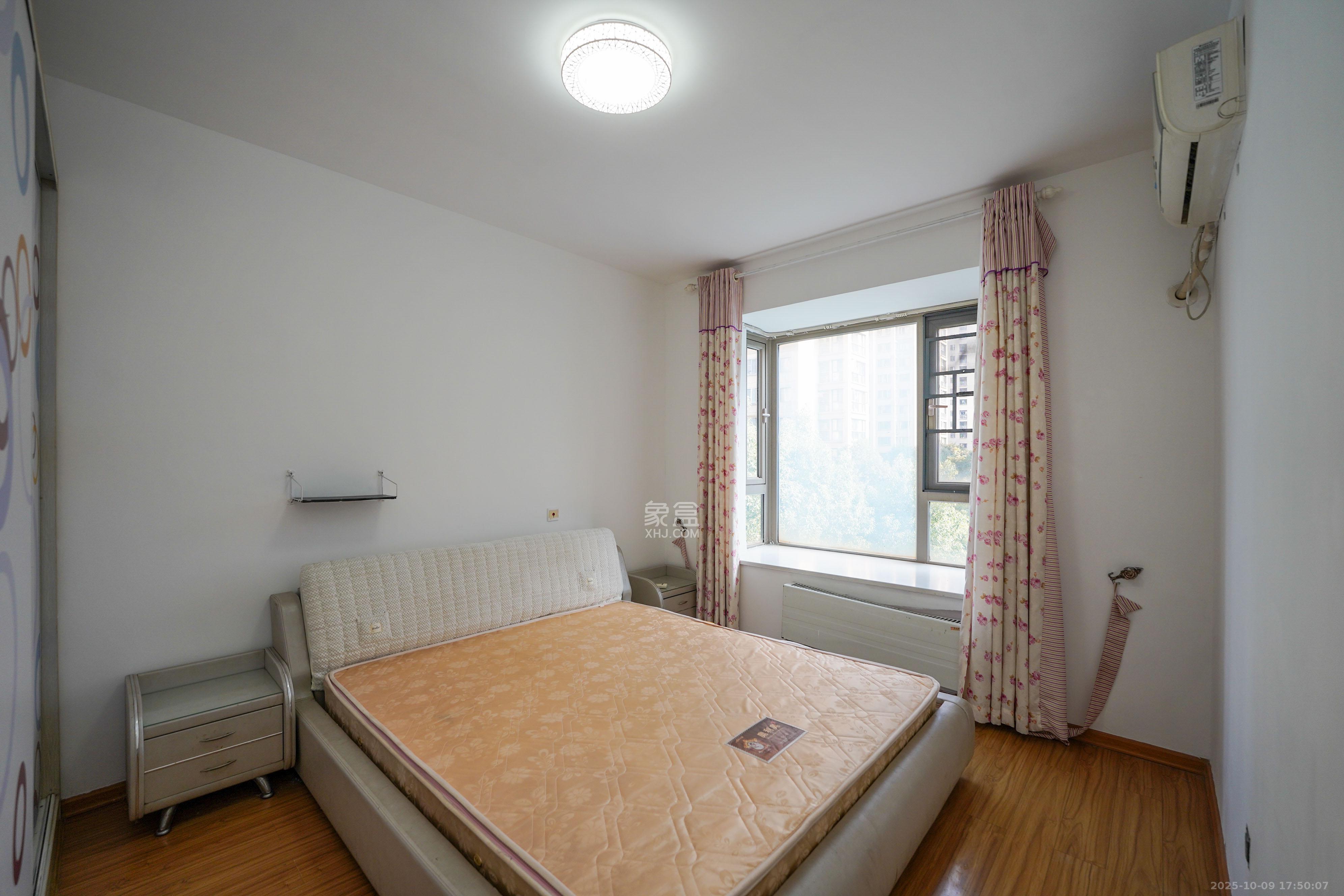 怡海星城  3室2厅2卫    57.0万卧室