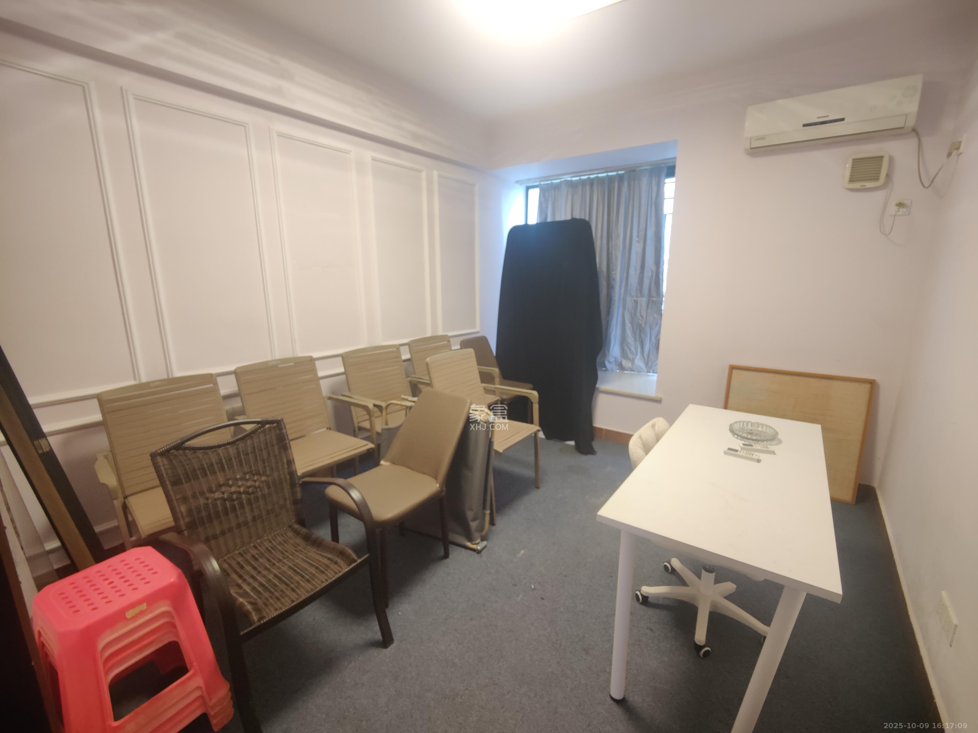 归心苑 5室2厅2卫 6000.0元/月 归心苑 5室2厅2卫 6000.0元/月室内图