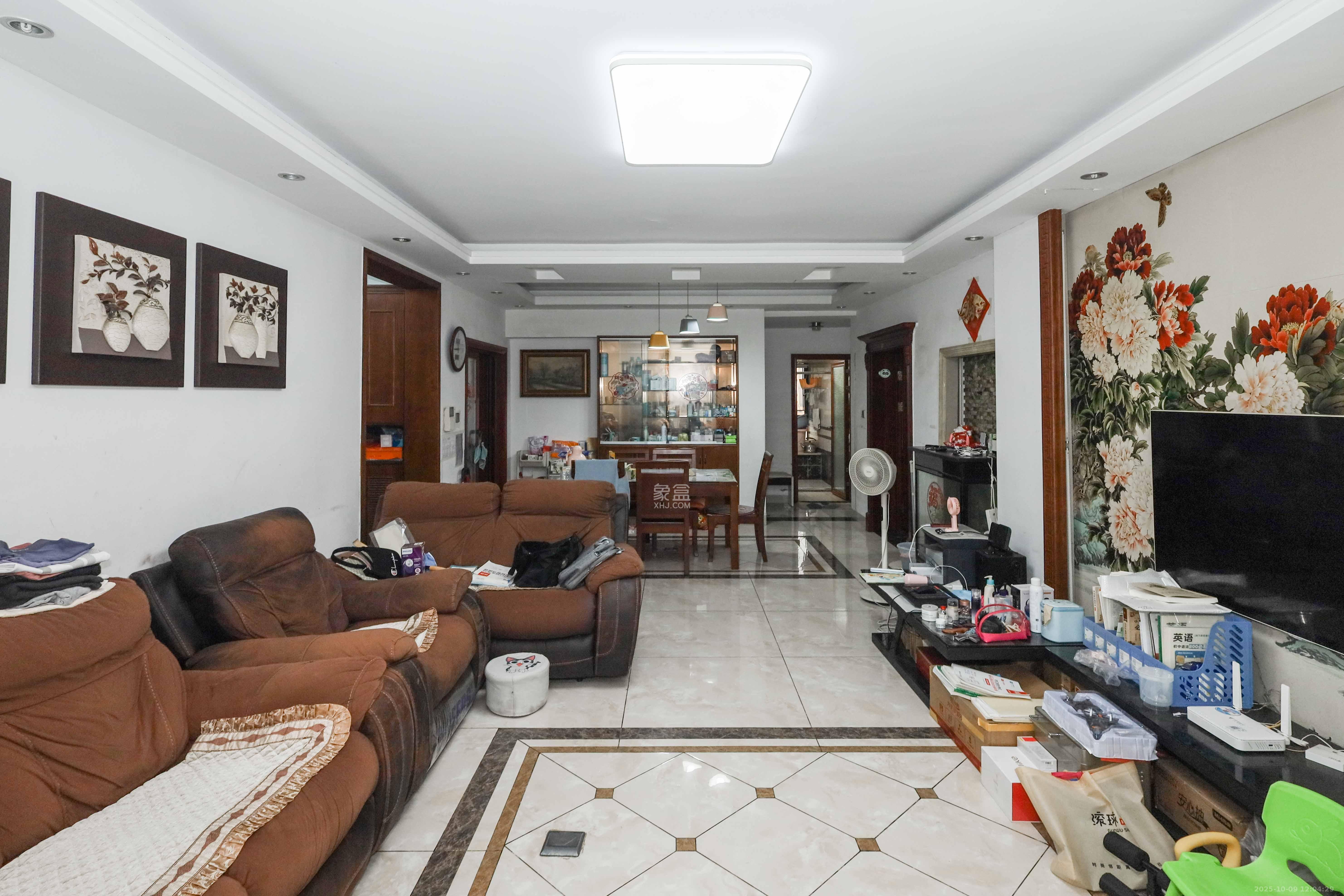 保利麓谷林语C区 4室2厅2卫 115.0万 保利麓谷林语C区 4室2厅2卫 115.0万客厅