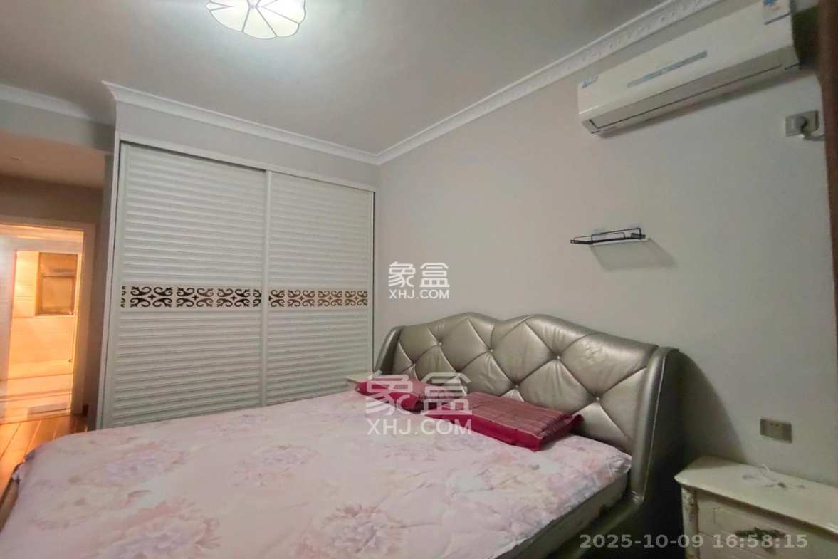 湘江世纪城赏江苑 3室2厅2卫 2700.0元/月 湘江世纪城赏江苑 3室2厅2卫 2700.0元/月室内图