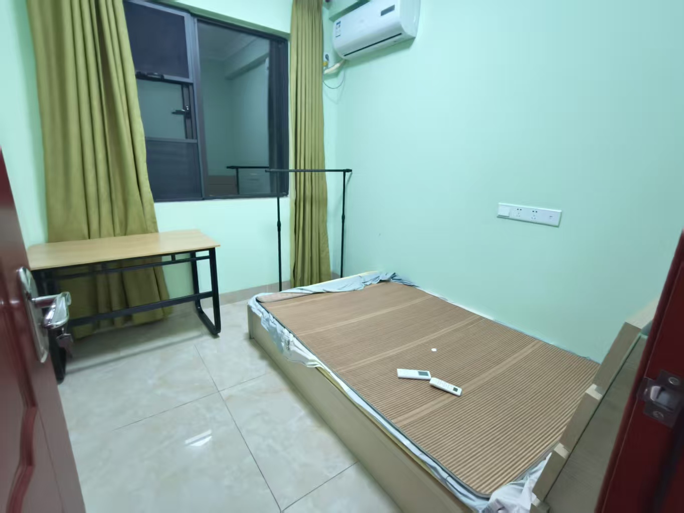 绿地城逸园  3室2厅2卫    2300.0元/月室内图