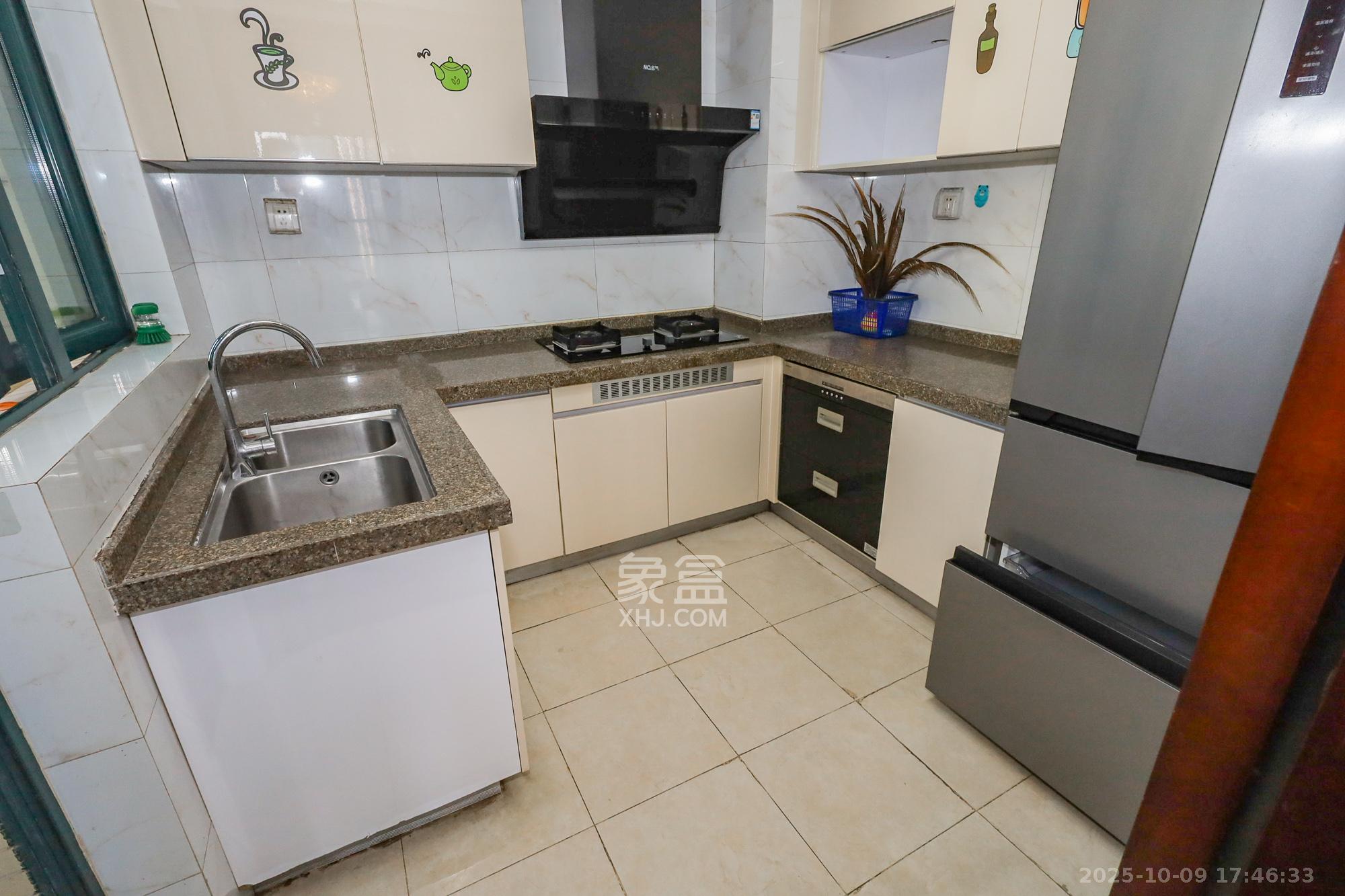 恒大御景湾  3室2厅1卫    135.0万厨房