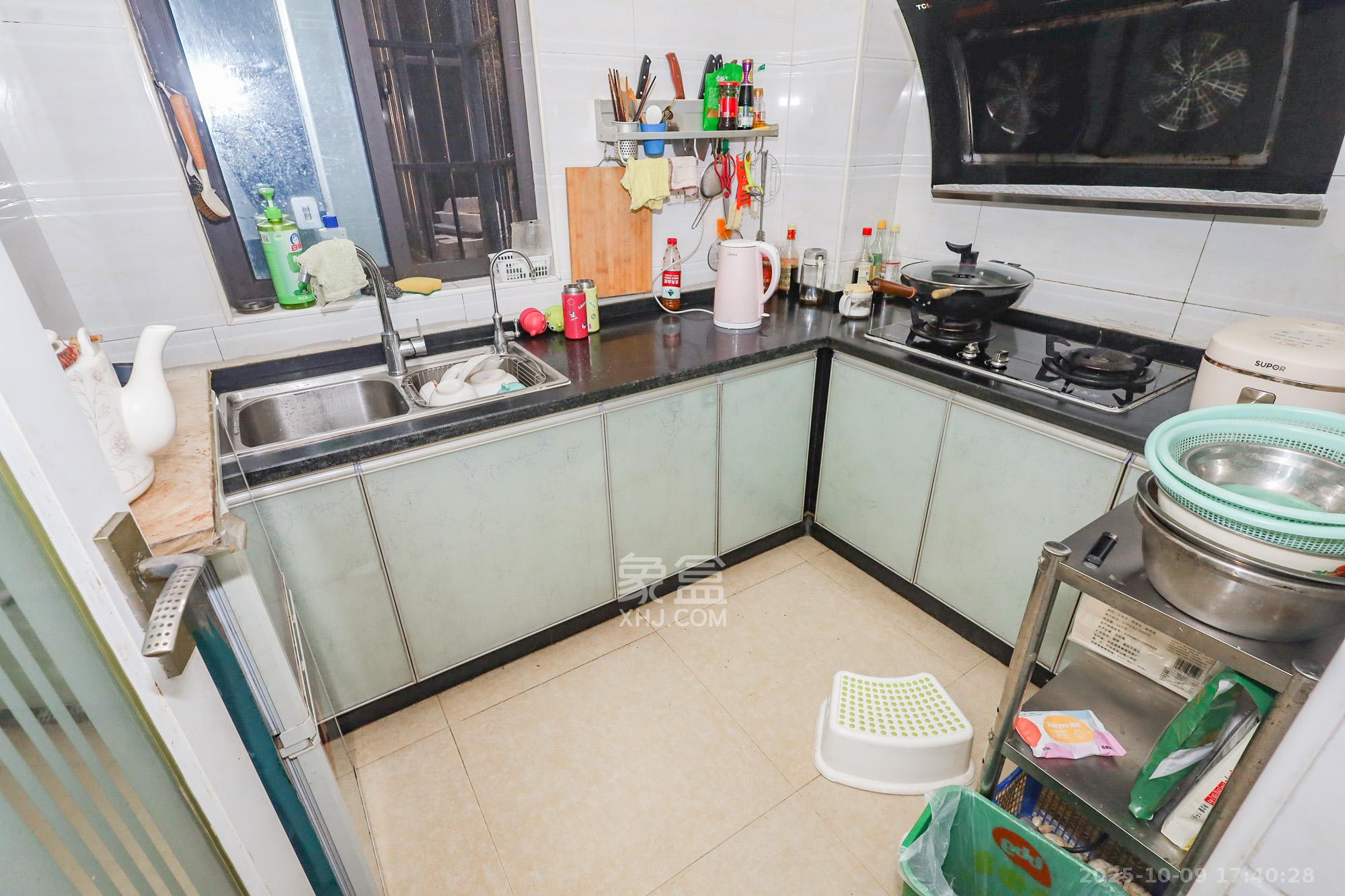 钰龙天下一期  3室2厅1卫    280.0万厨房