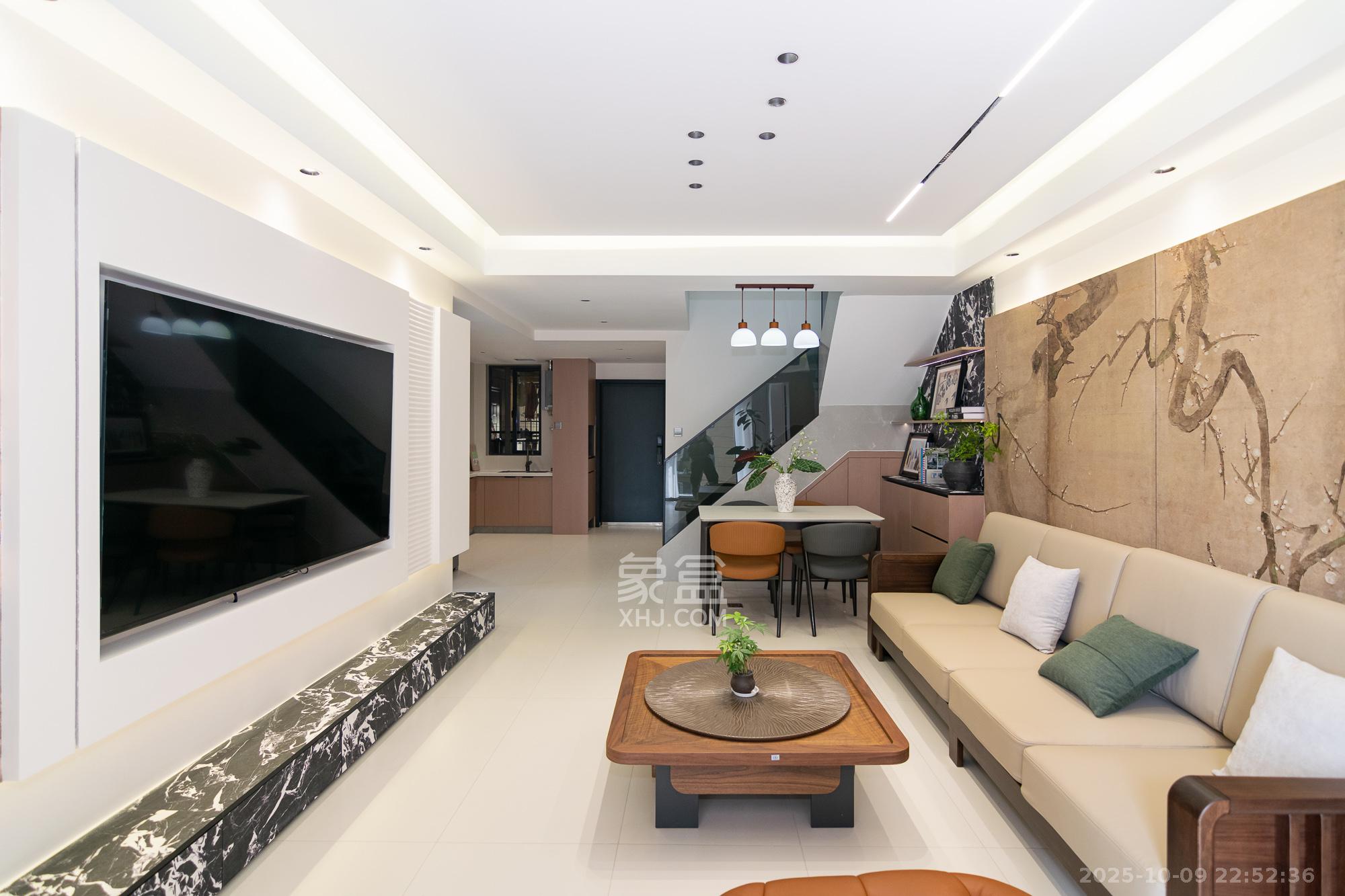 澳海澜庭  4室2厅2卫    99.0万 澳海澜庭  4室2厅2卫    99.0万客厅