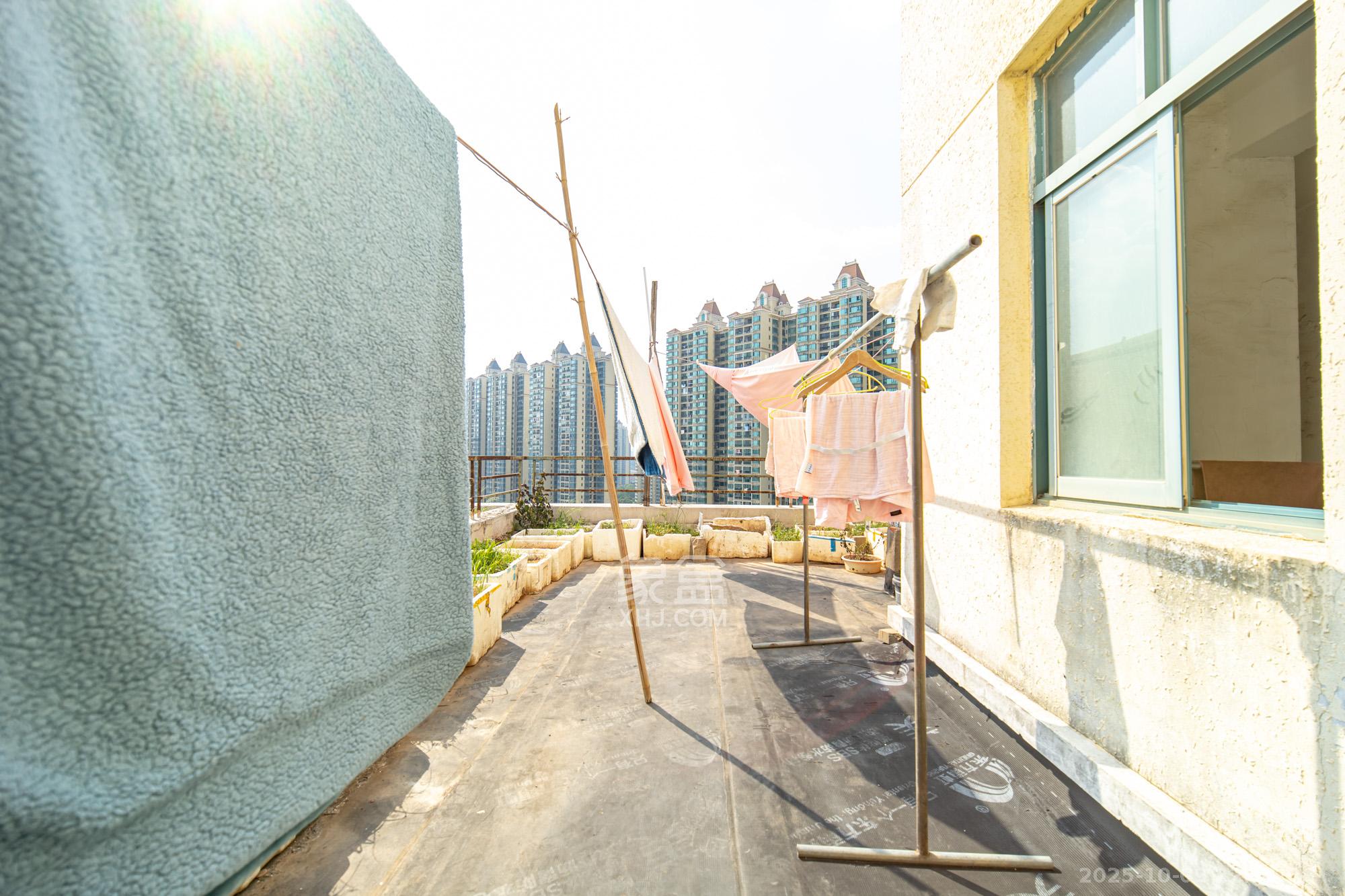 圣爵菲斯  4室2厅1卫    188.0万 圣爵菲斯  4室2厅1卫    188.0万阳台