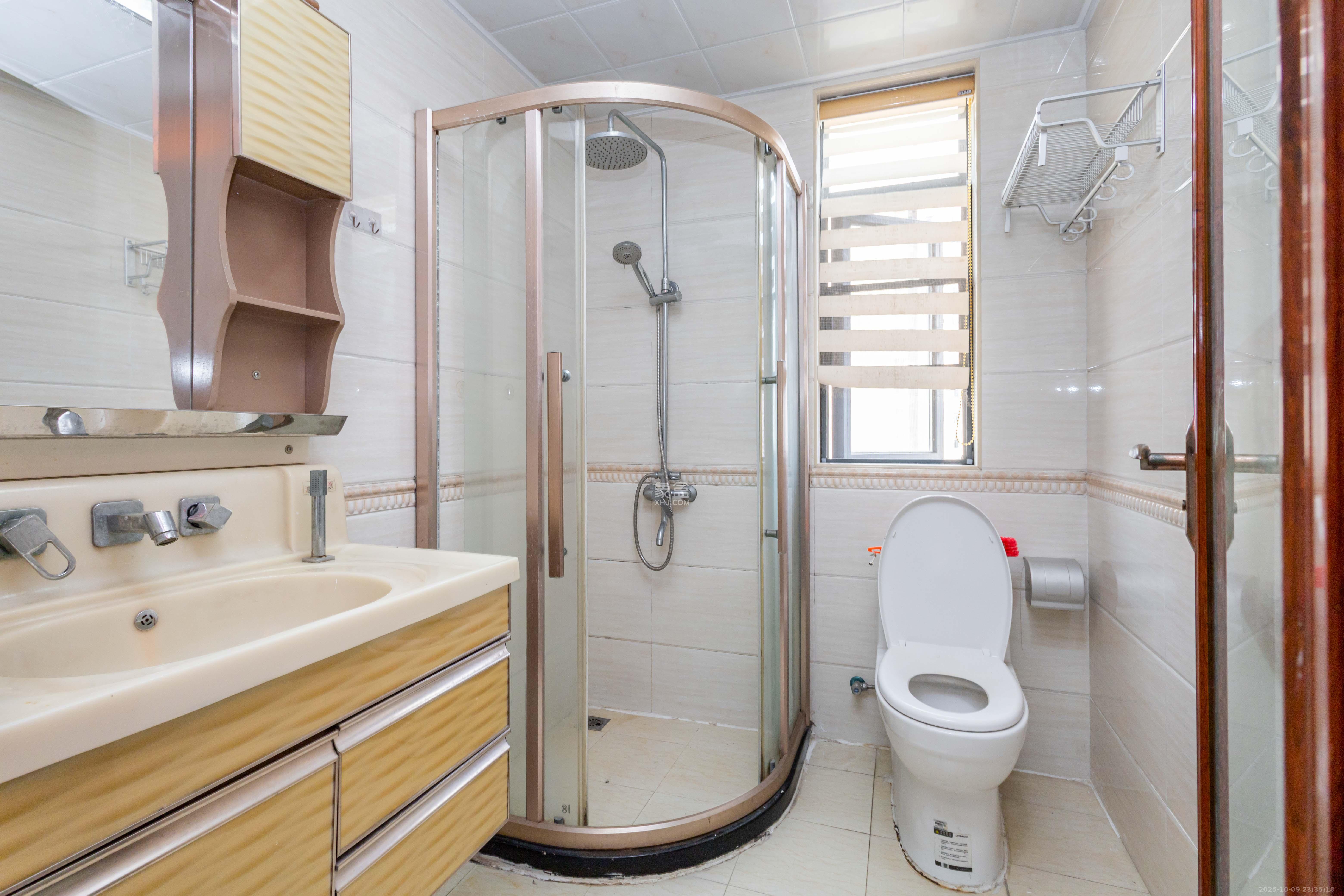 中国铁建国际城二期  4室2厅2卫    92.0万卫生间